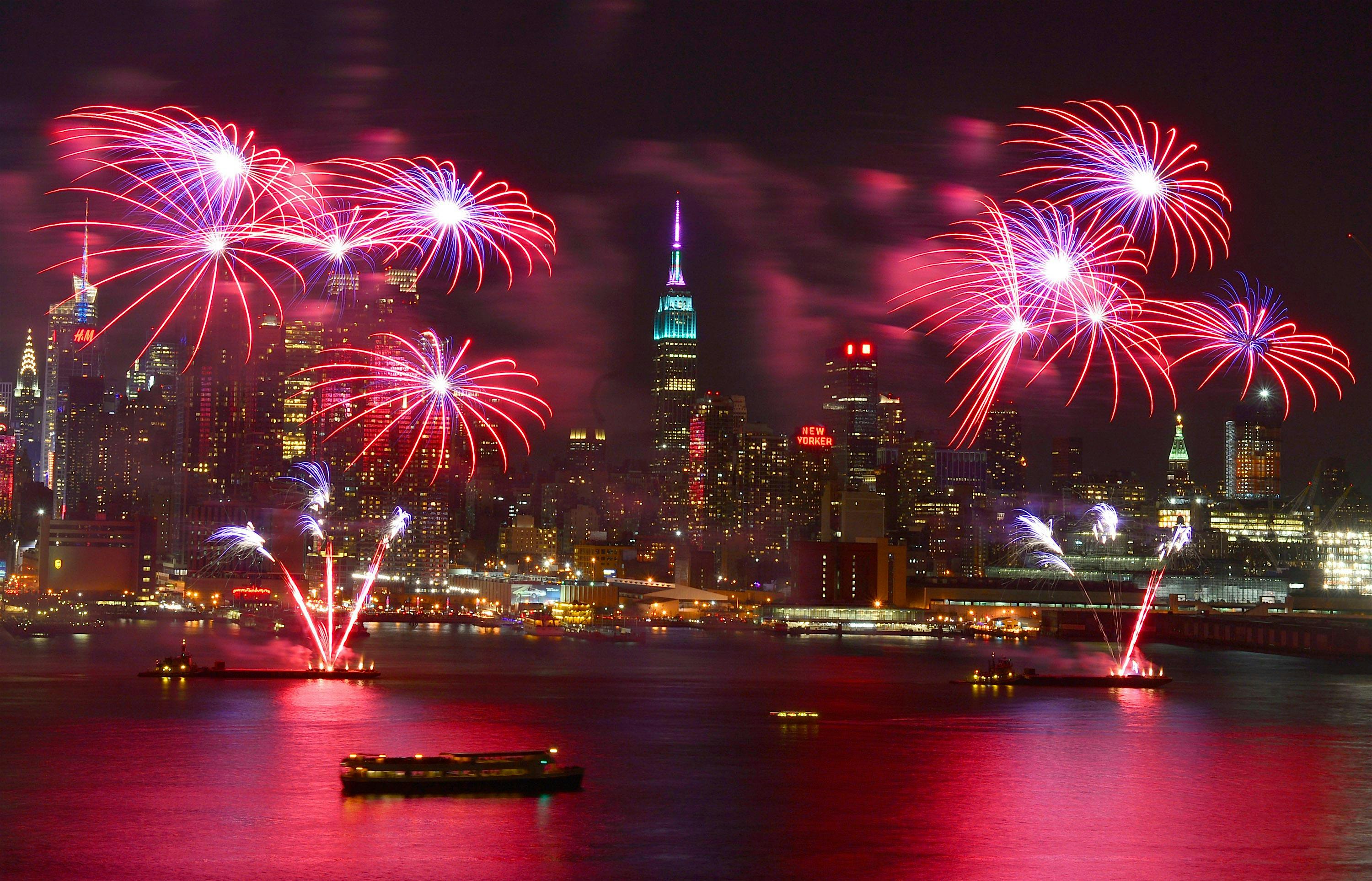 New Year’s Eve Party Cruise (21+) at Circle Line Sightseeing Cruises – Midtown – New York, NY
