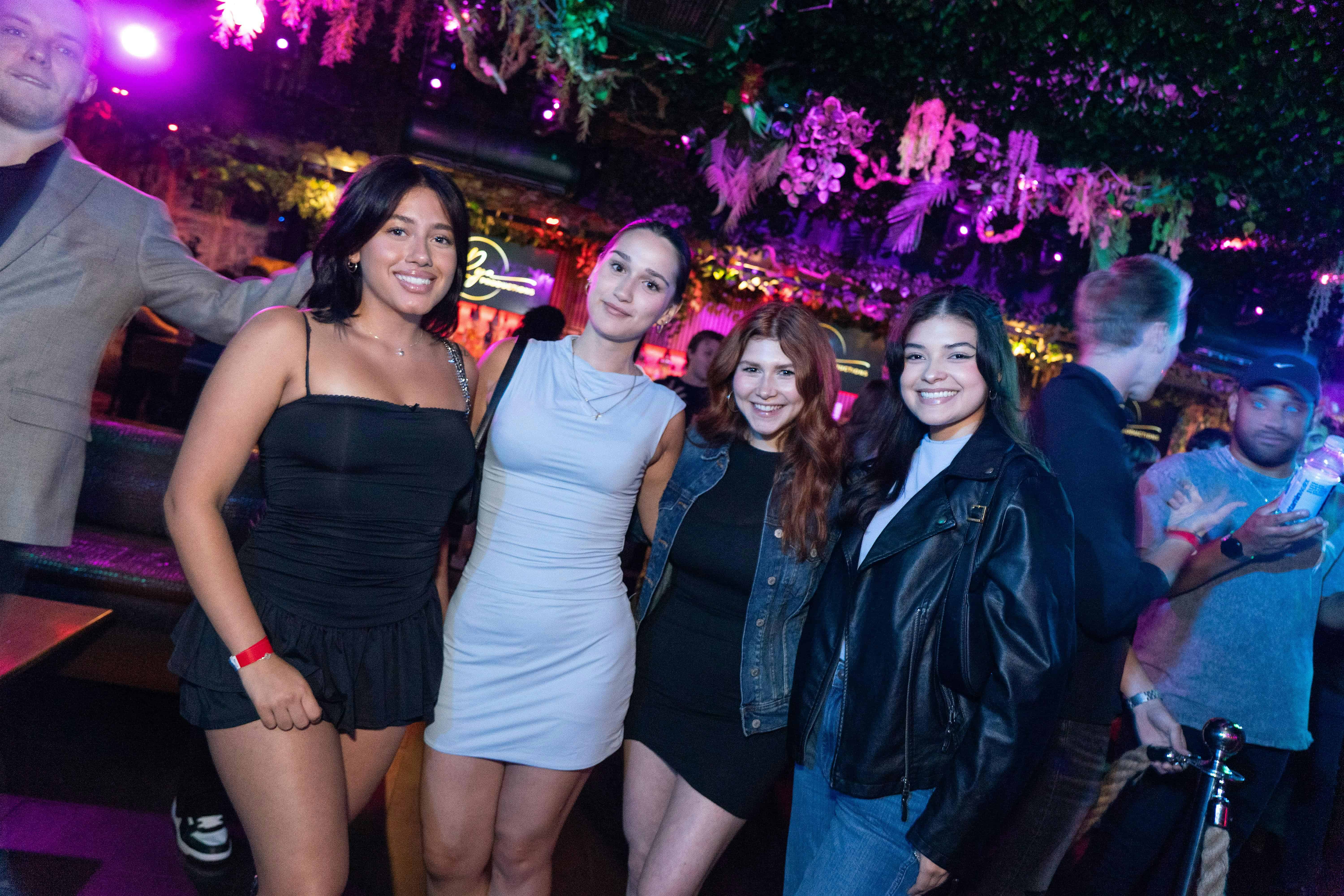 Foodies + New Friends Echo Lake: Dinner with Strangers at Restaurant of the Night – Los Angeles, CA