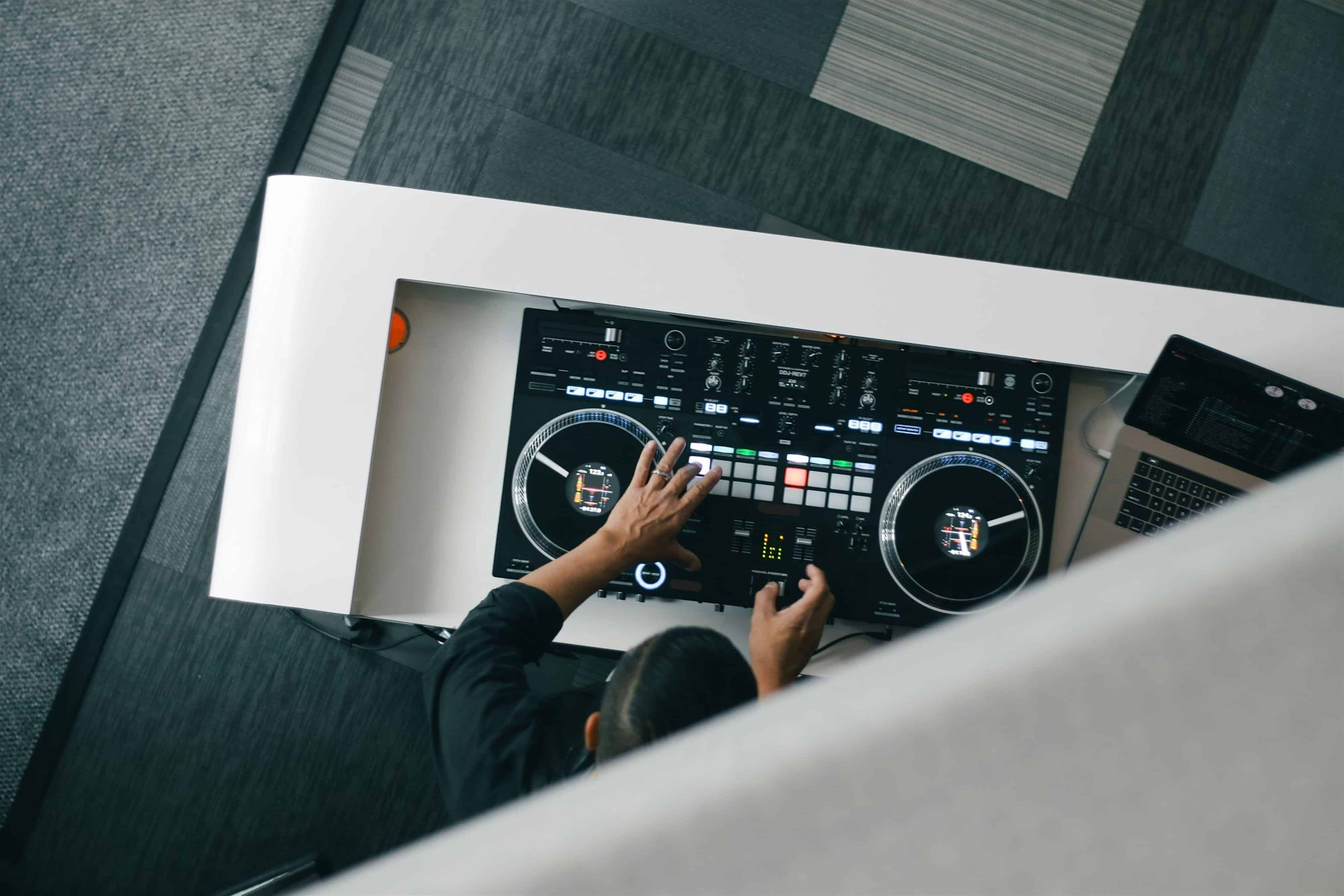 VINYL NIGHTS AT W SAN FRANCISCO at W San Francisco – San Francisco, CA