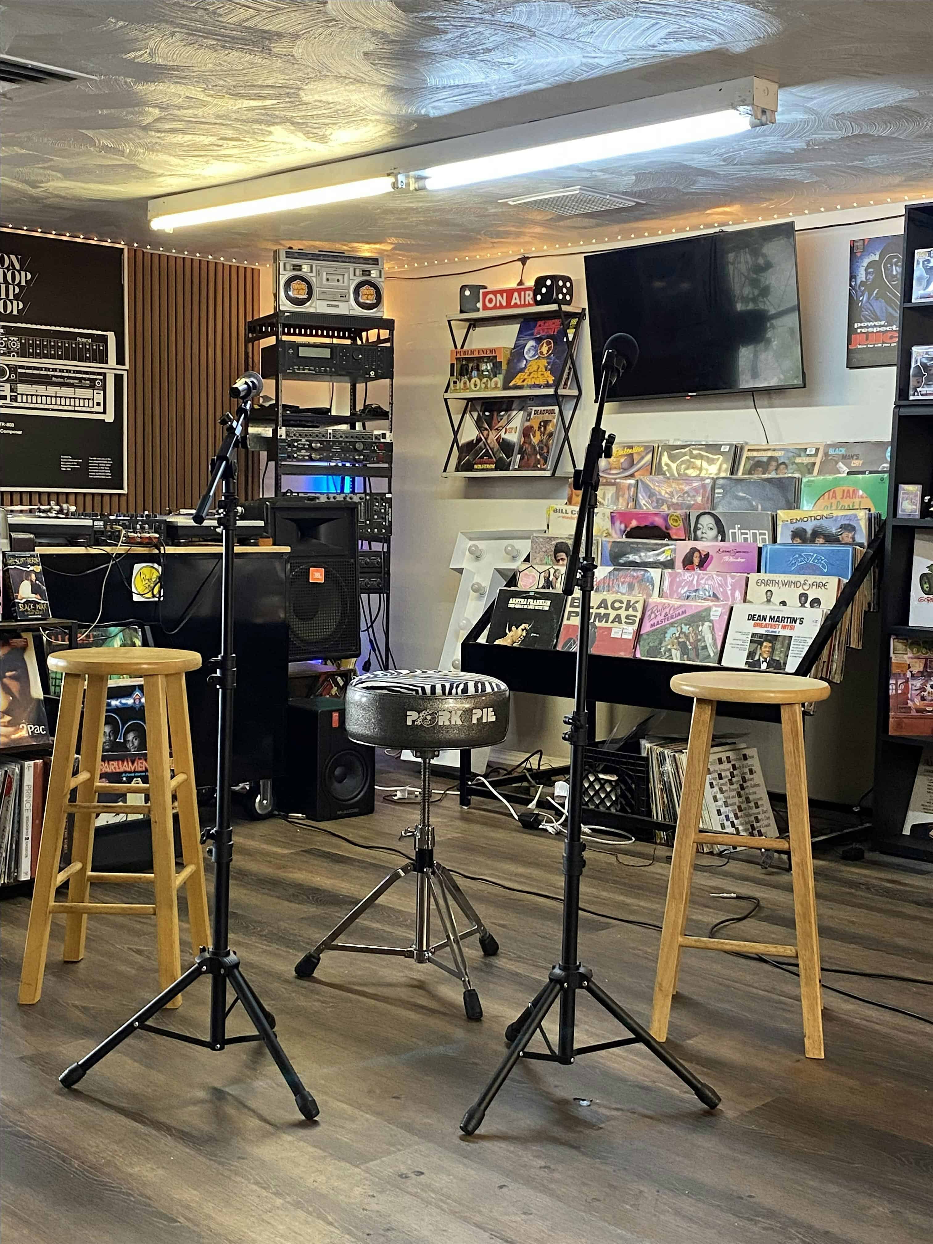 Live @ Franks Famous presets Spice 1 at Franks Famous Chicken & Waffles – Albuquerque, NM