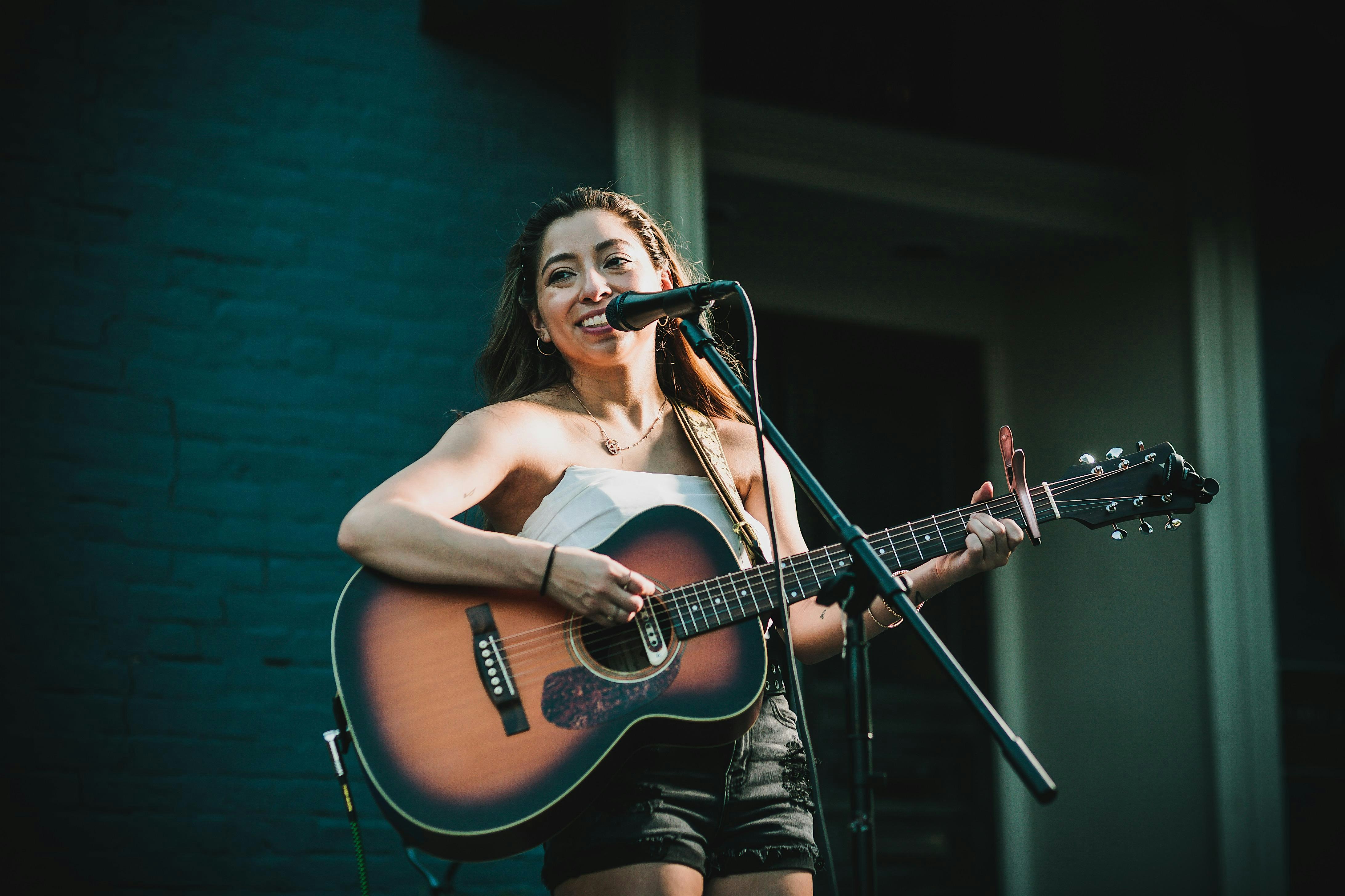 Live Music Acoustic Performance: Jade Niccol @ TURBO Coffee & Cocktails at Turbo Coffee & Cocktails – Plano, TX