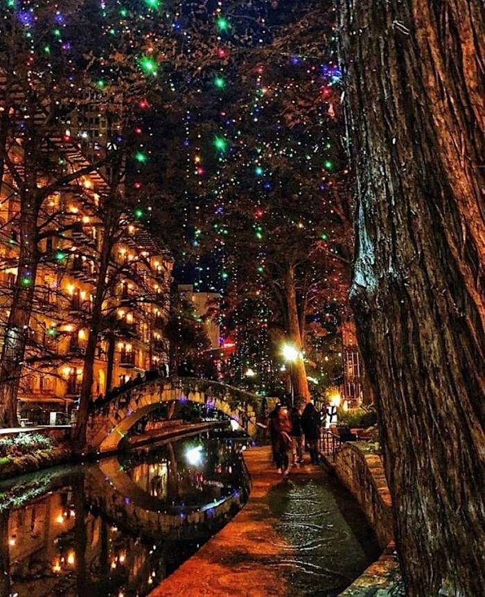 San Antonio Texas Bar Crawl: Drinks Up in San Antonio! at 228 Losoya St – San Antonio, TX