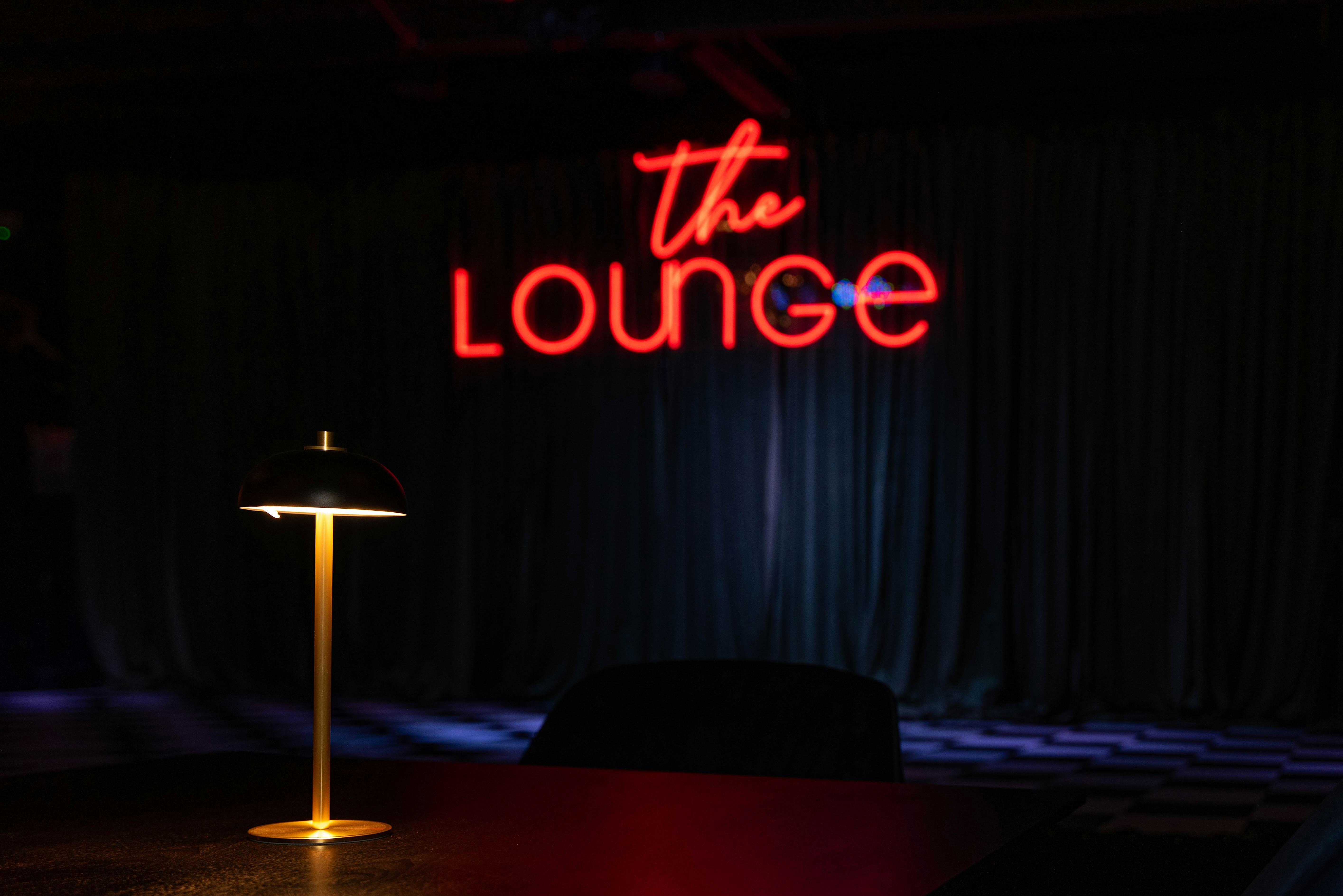 Arts at the Lounge – Friday November 14th at The Lounge at Huntington Square | Industrial Venue | Swanky Bar – Jonesboro, AR