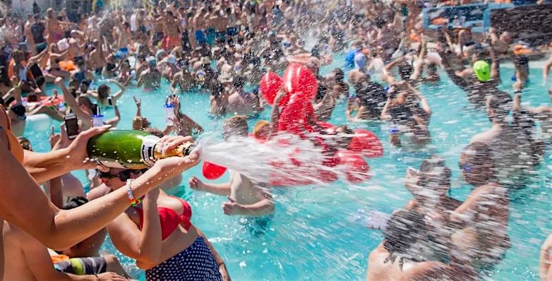 MOXY Pool Party -The Largest Pool Party in Miami at Moxy Pool party – Miami Beach, FL