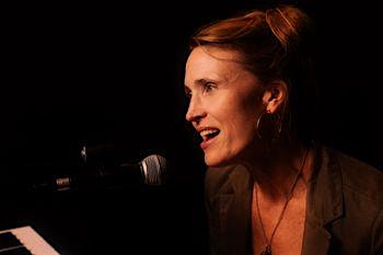 WSSS presents Emily Hurd in concert at inside the Unitarian Church North – Mequon, WI