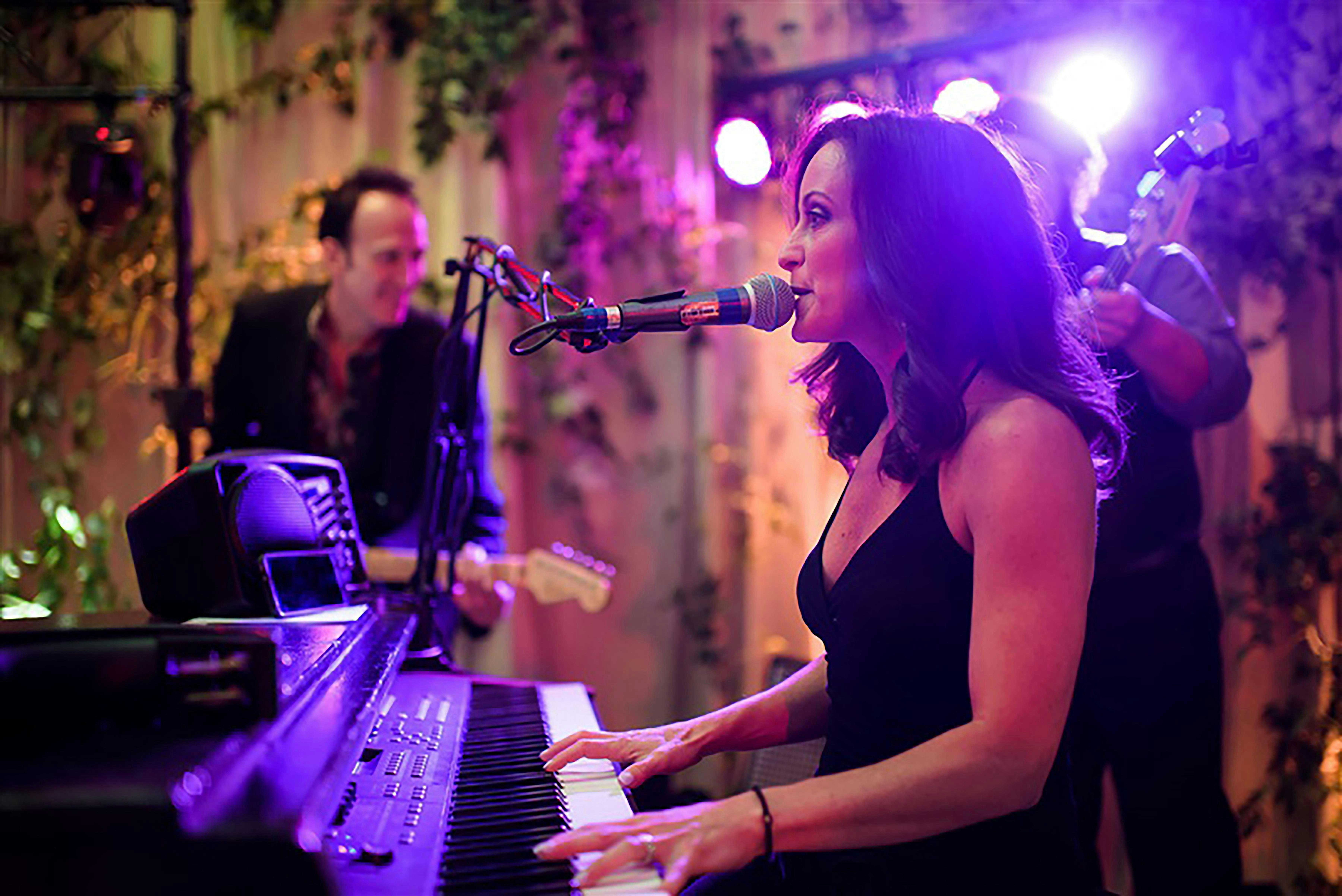 Howl at the Moon – Dueling Pianos at the Majestic at 150 North Schuyler Avenue, Kankakee, IL, USA – Kankakee, IL