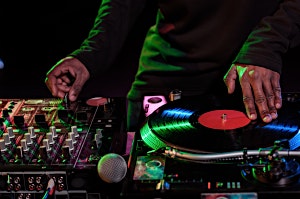 Spinnin’ Sundays at Angel City Brewery & Public House – Los Angeles, CA