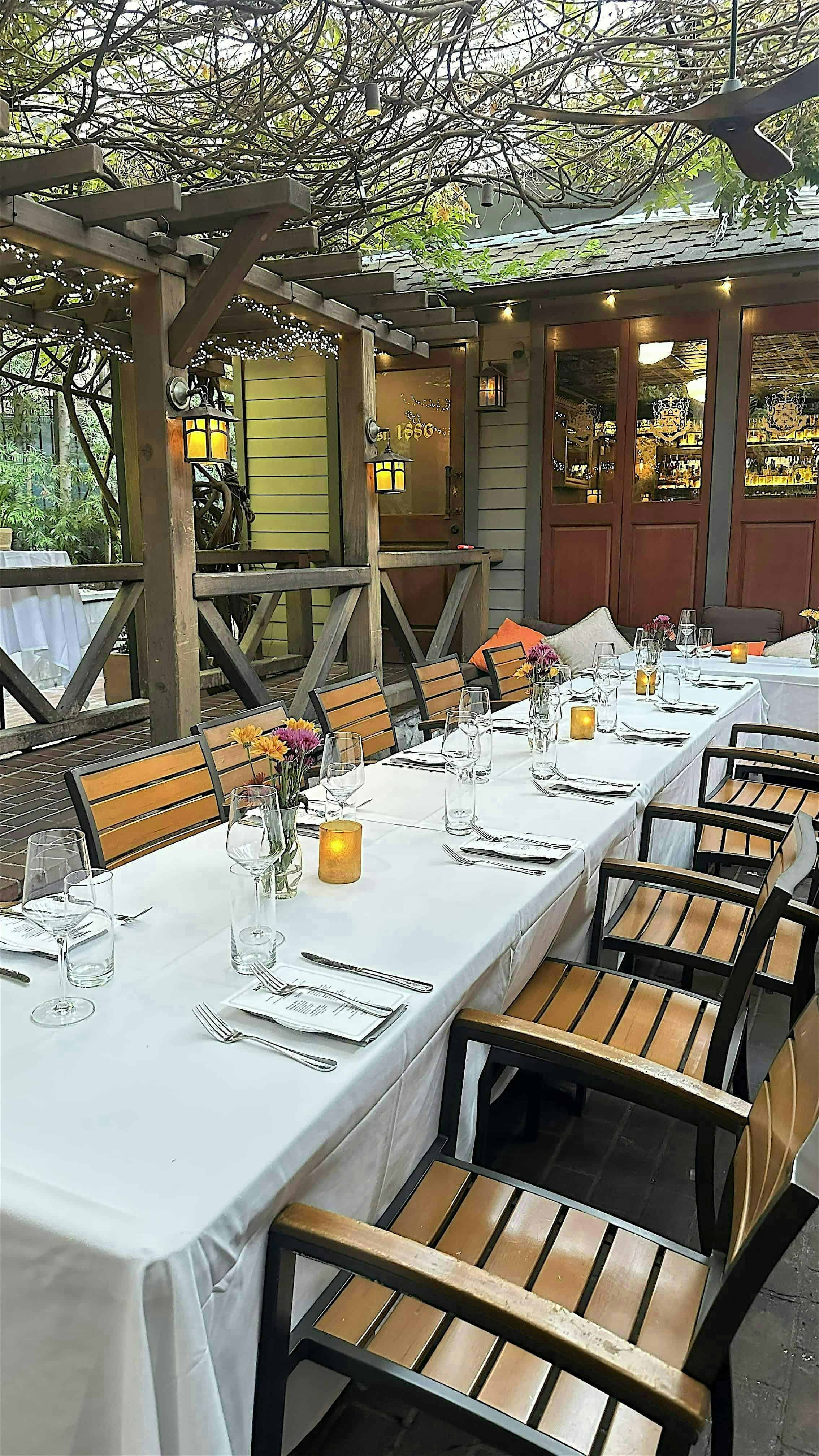 The Raymond 1886 Phriendsgiving at The Raymond 1886 – Modern American Cuisine & Craft Cocktails in Pasadena – Pasadena, CA