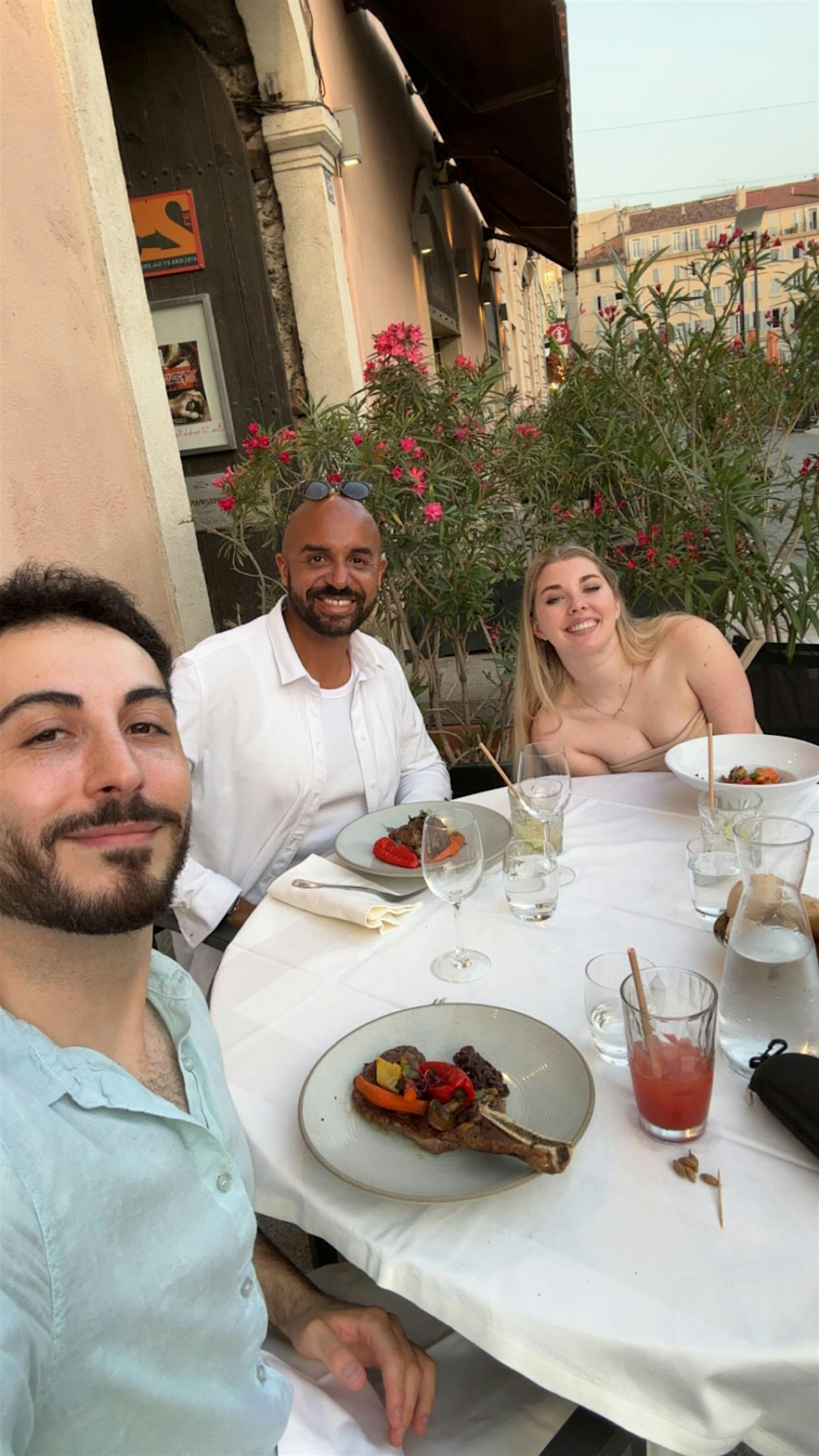 Table 4 Tonight: Sonoma | Dinner with New Friends small town edition at Restaurant of the Week – Sonoma, CA