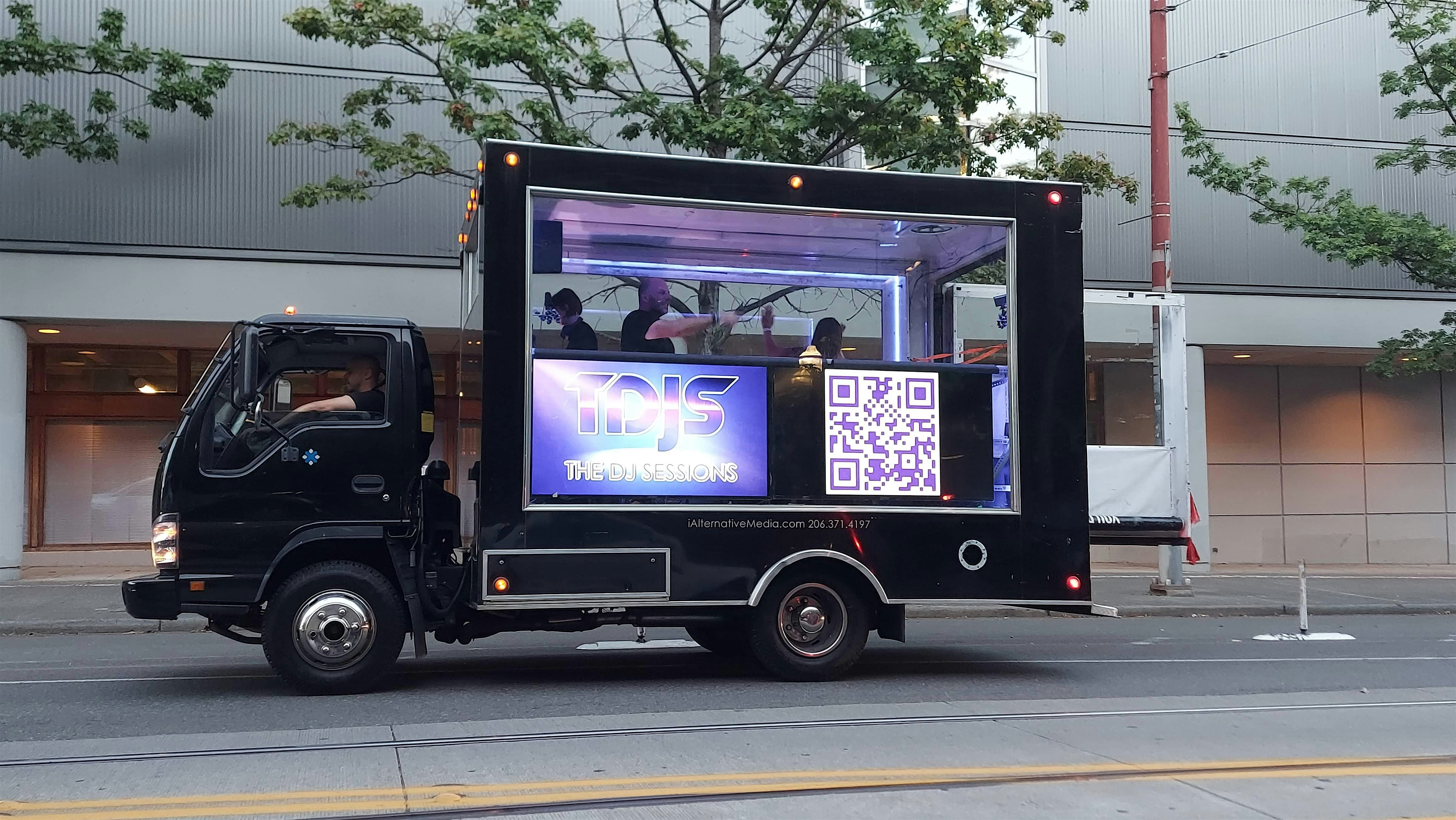 The DJ Sessions presents the “Mobile Sessions” 12/5/25 at Ozzie’s – Seattle, WA