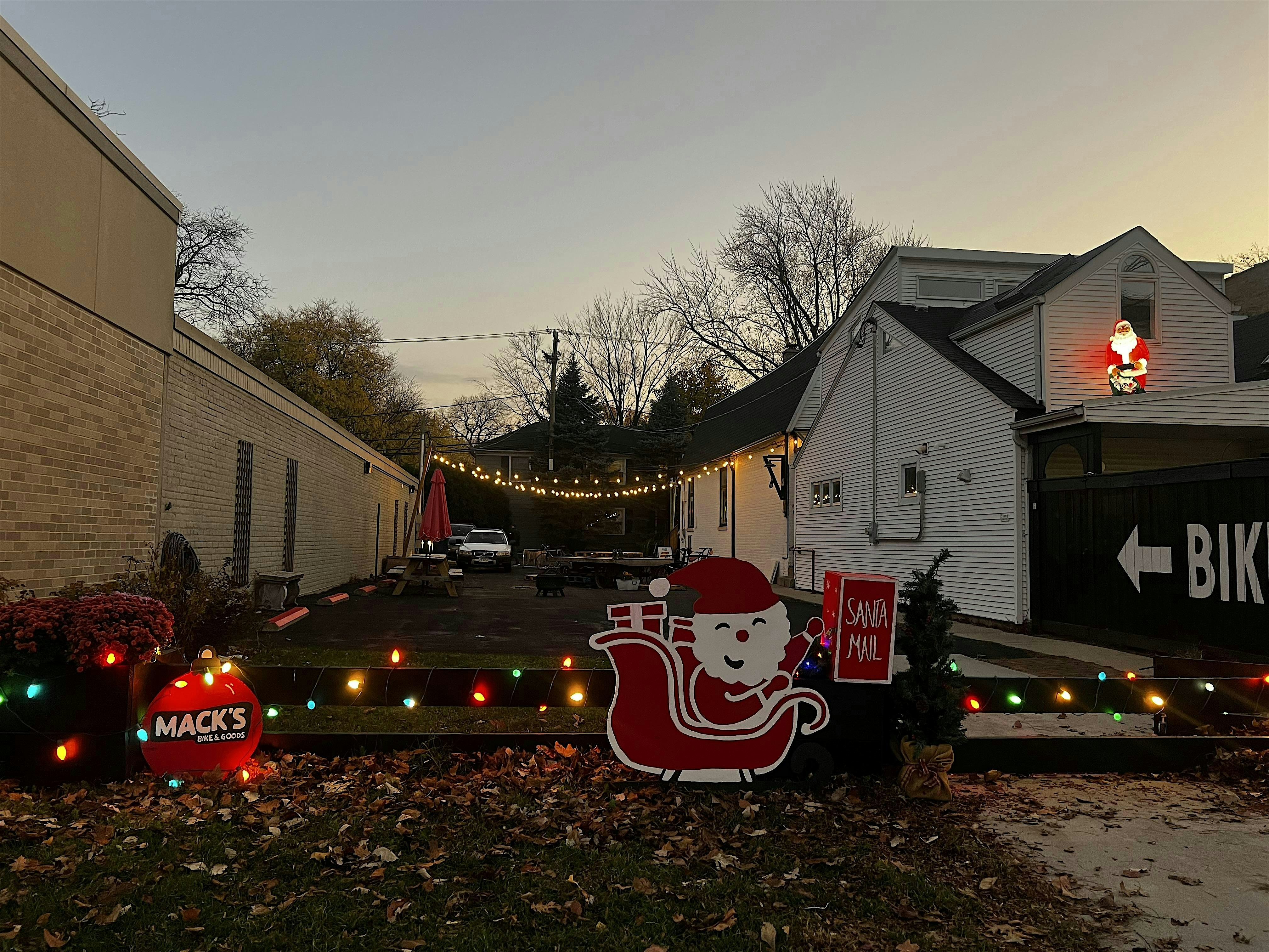 Photos with Santa + Community Giveback Afternoon at 2948 Central St – Evanston, IL
