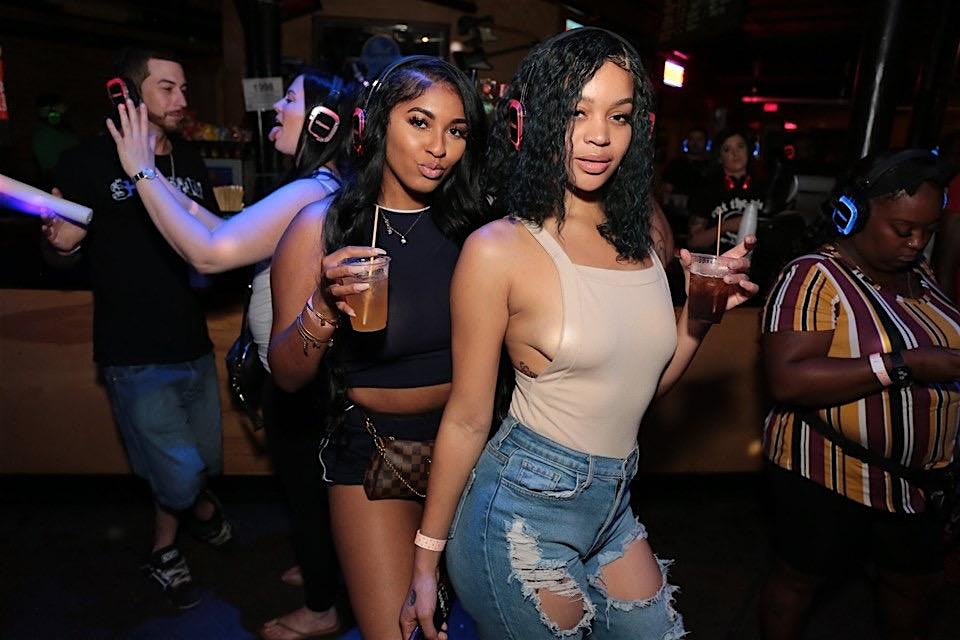 SILENT PARTY CHICAGO: “LOVER GIRL” (R&B, Twerk, Love Songs) at the bar 10 DOORS – Chicago, IL