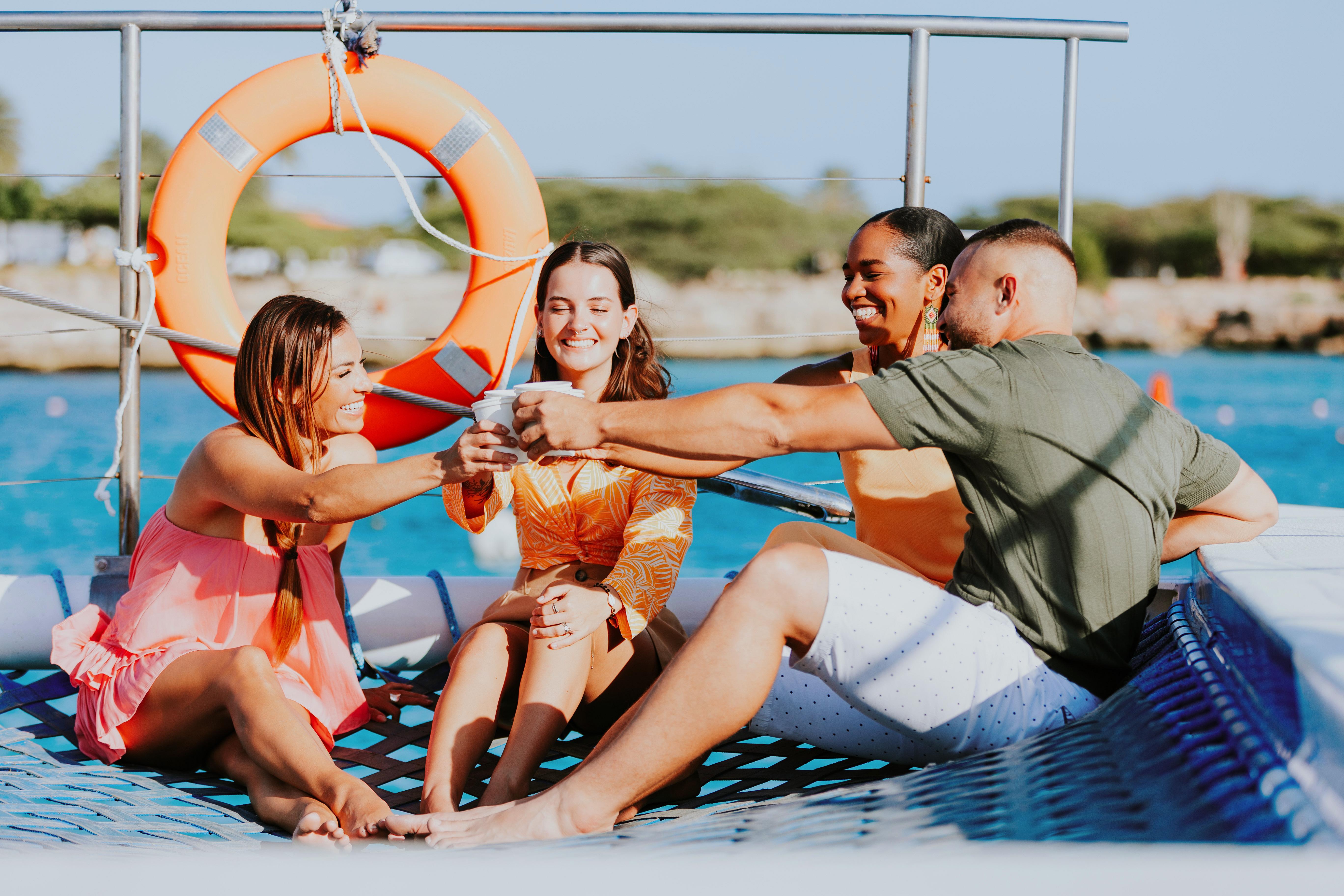 2-Hours Sunset Cruise with Open Bar & Snacks – Aruba