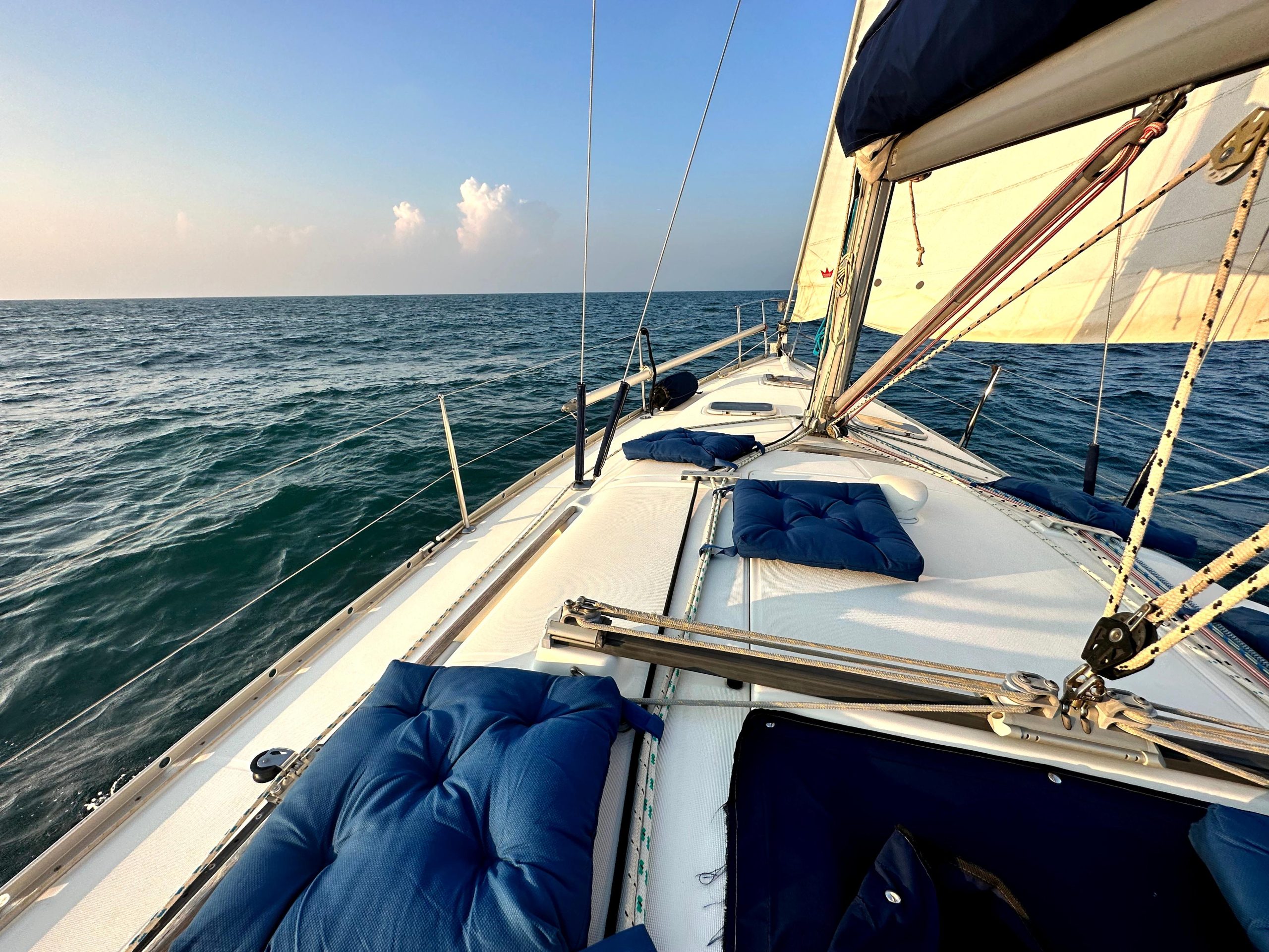 2-hrs Sailboat Group Tour with Burj Khalifa & Skyline views – Dubai, United Arab Emirates