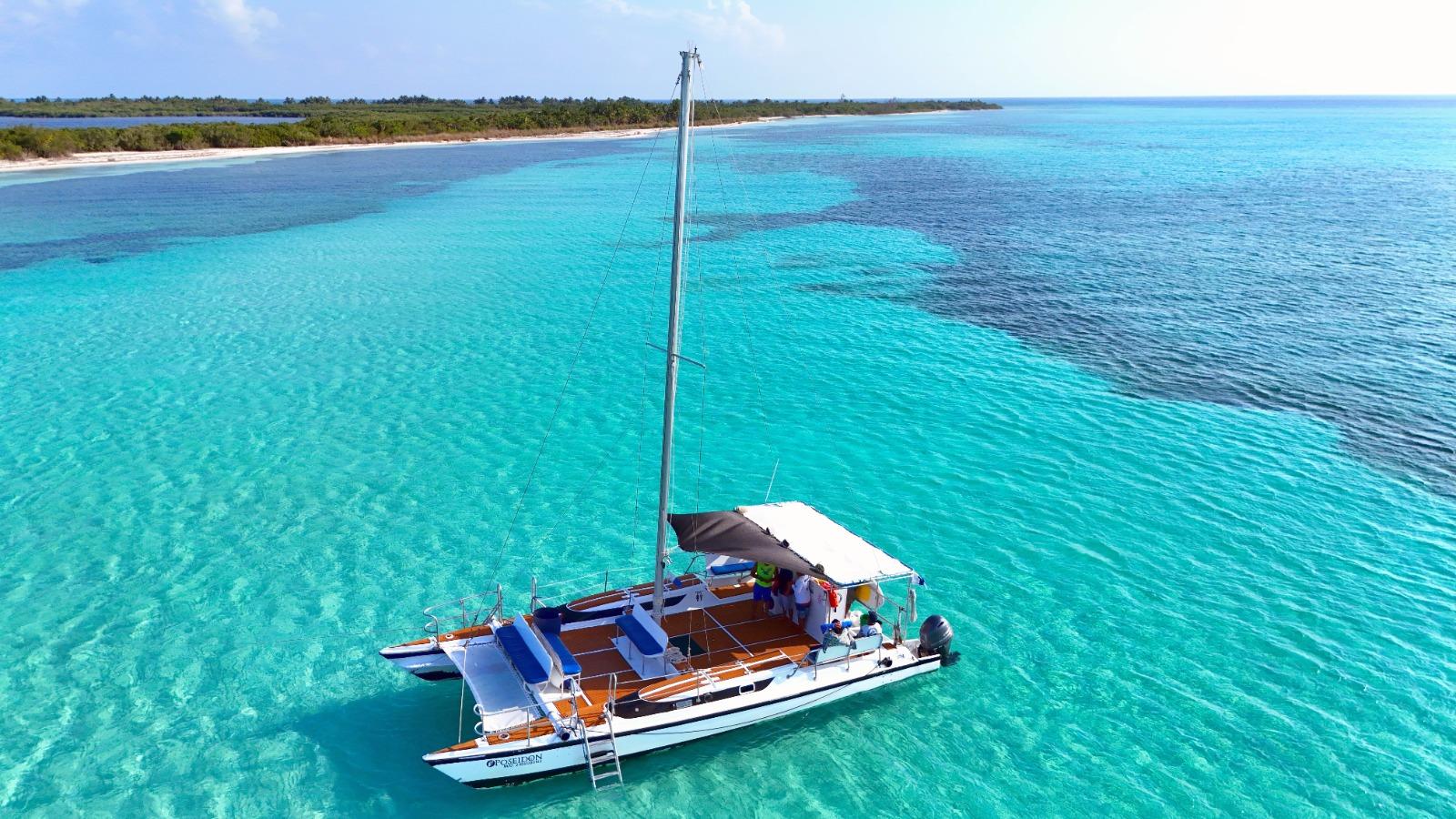 4 Hour Turtle Sanctuary Experience on a Luxury Catamarán – Quintana Roo, Mexico