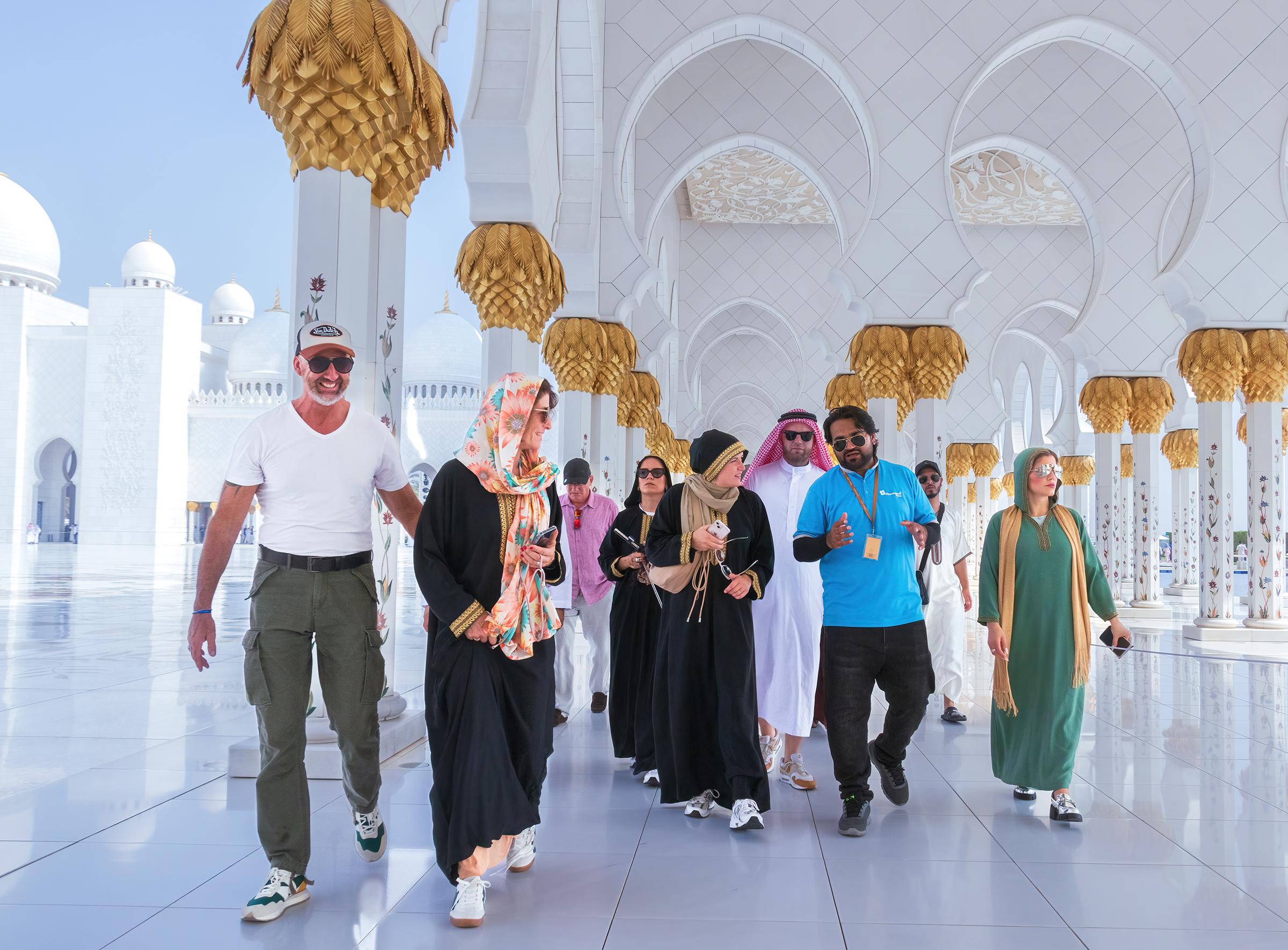Abu Dhabi: Guided Walking Tour at Sheikh Zayed Grand Mosque – Abu Dhabi, United Arab Emirates