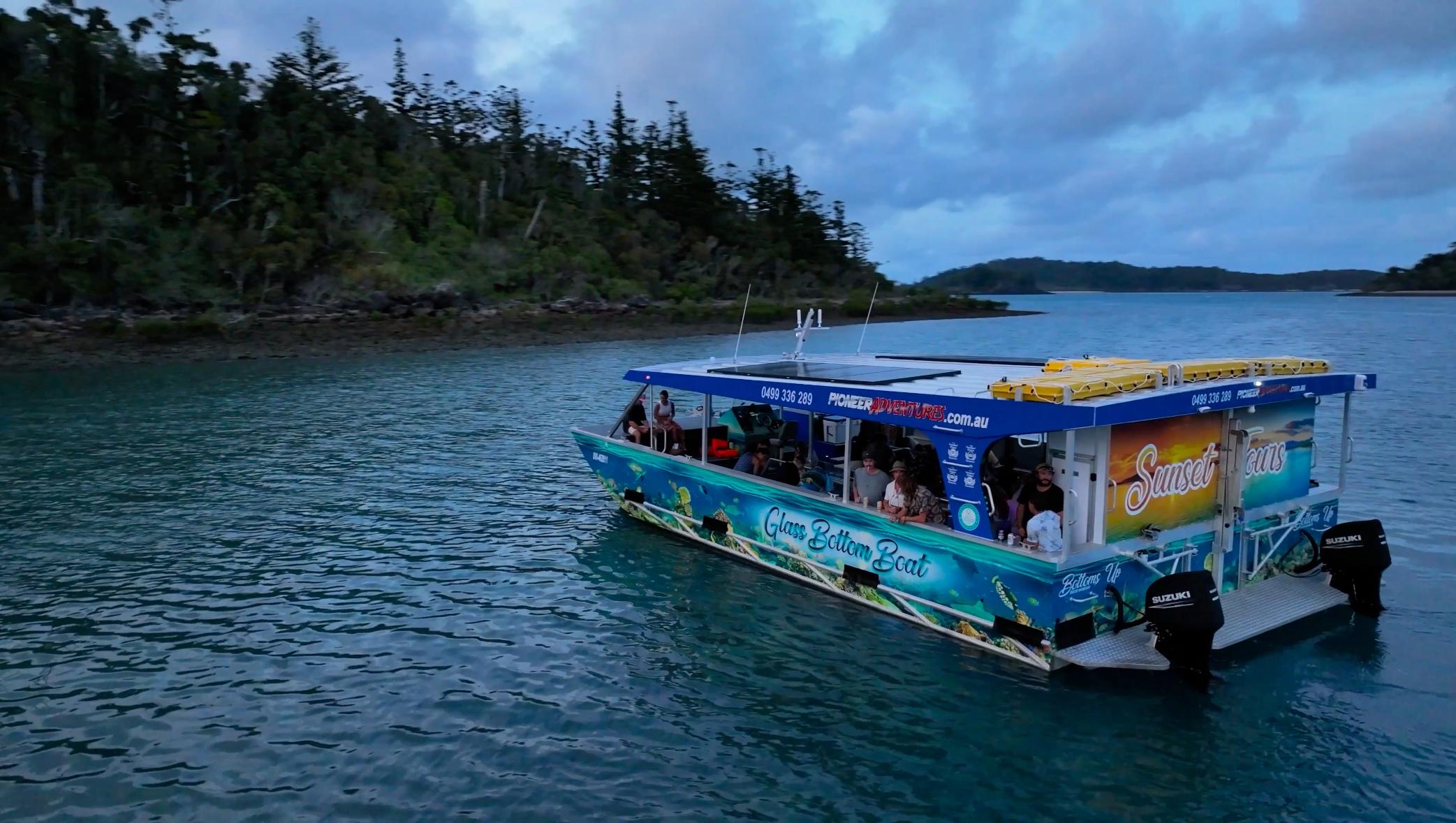 Airlie Beach: Glass-Bottom Boat Tour – Shute Harbour, Australia
