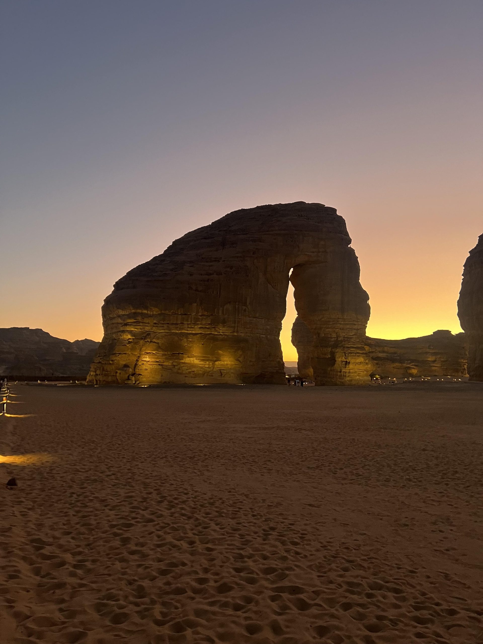 Al-Ula: Old Town, Hegra, and Elephant Rock Day Tour – Saudi Arabia