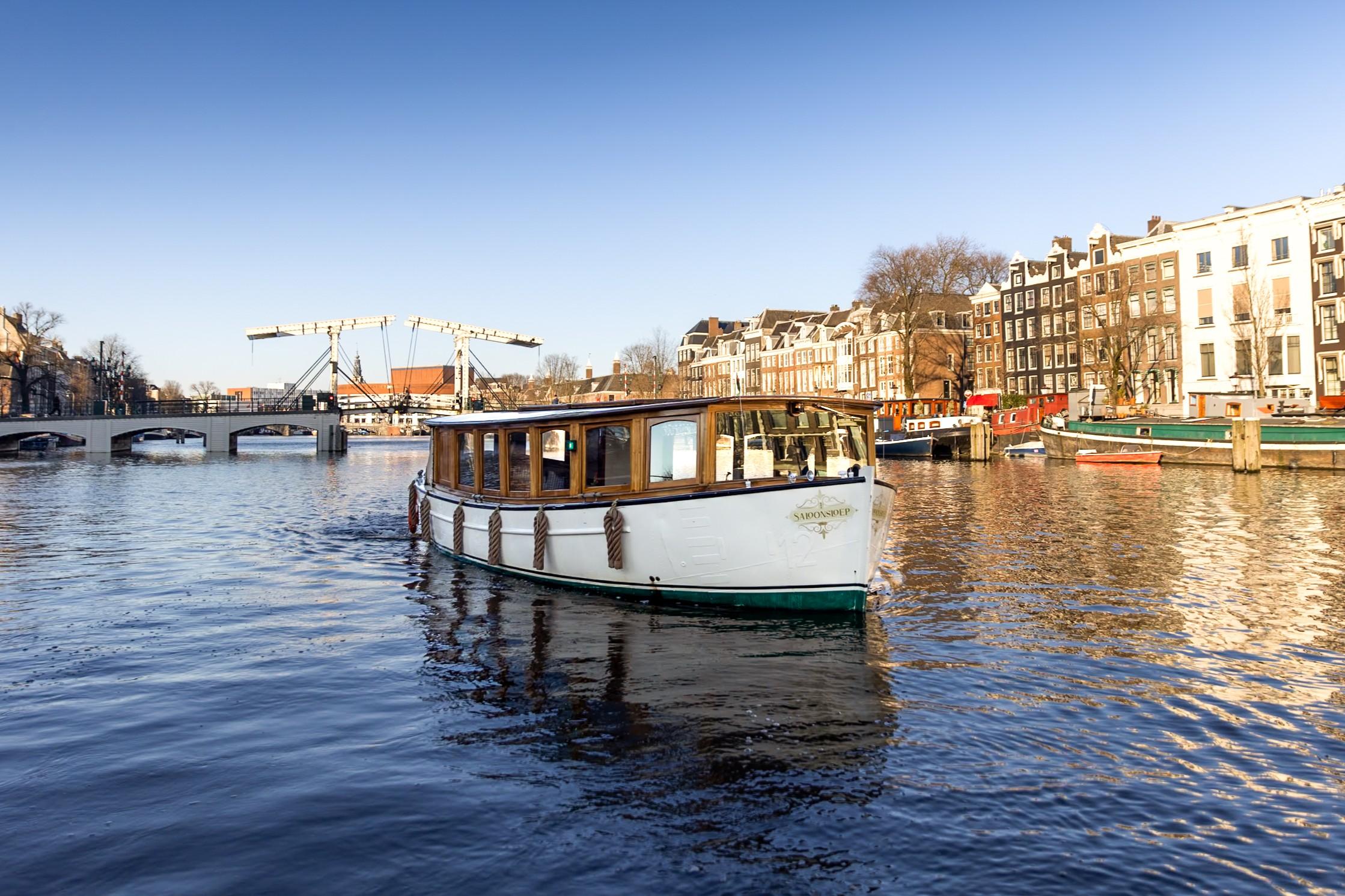Amsterdam: 1.5-Hour High-End Morning Breakfast Canal Cruise – Amsterdam, Netherlands