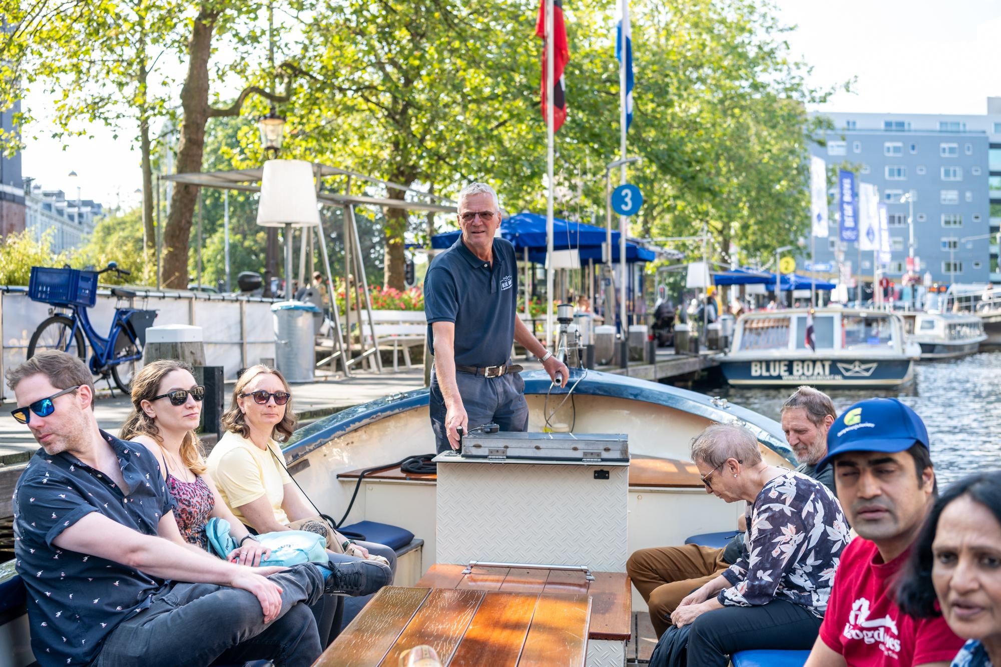 Amsterdam: 75 minute Open Boat Canal Cruise with Live Guide – Amsterdam, Netherlands