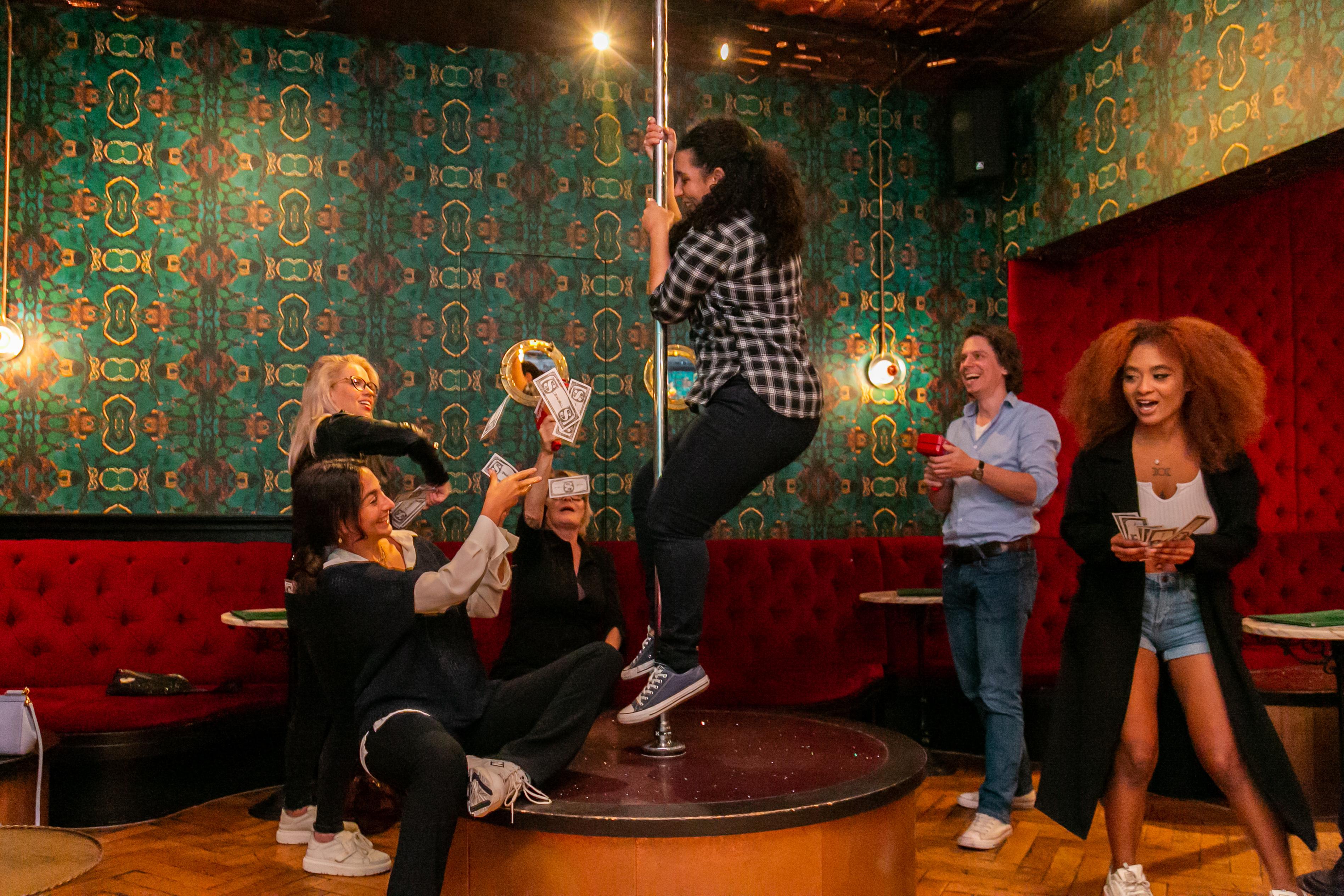 Amsterdam: Brothel Tour with Sex Worker Guide + Free Drink – Amsterdam, Netherlands