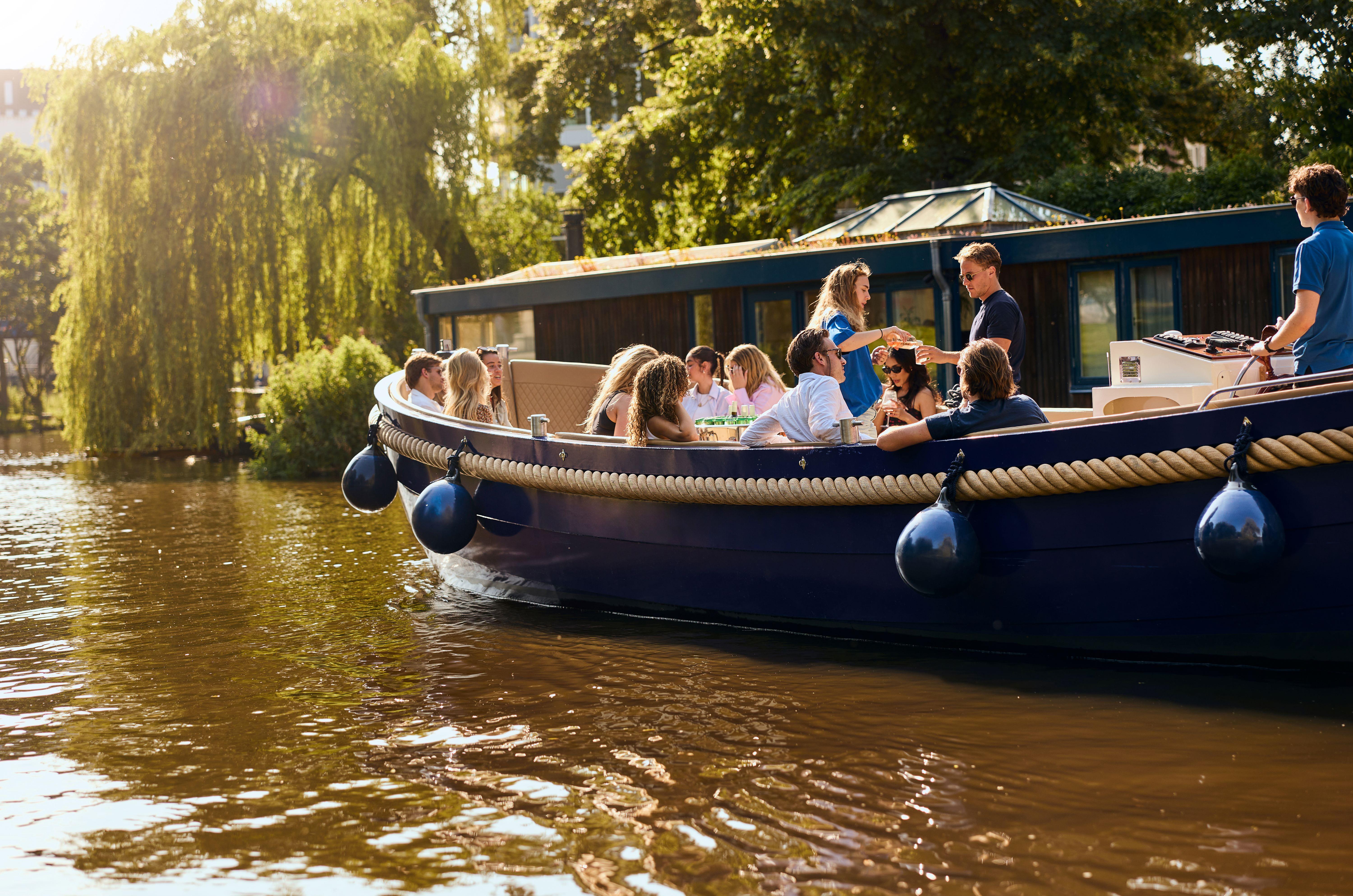 Amsterdam: City Highlights Small Boat Canal Cruise with host – Amsterdam, Netherlands