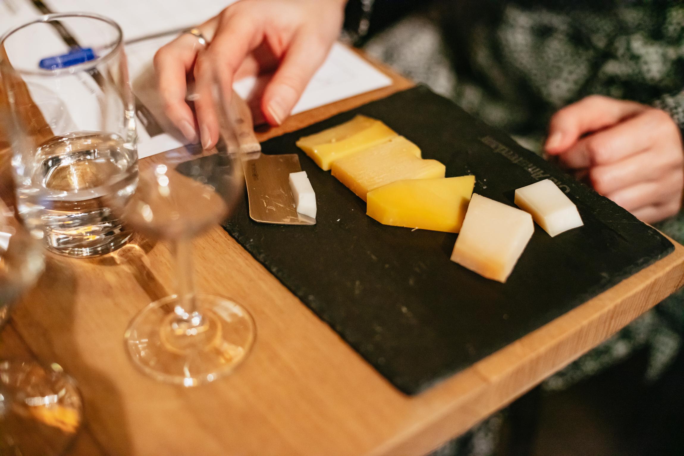Amsterdam: Dutch Cheese Tasting Experience with Wine – Amsterdam, Netherlands