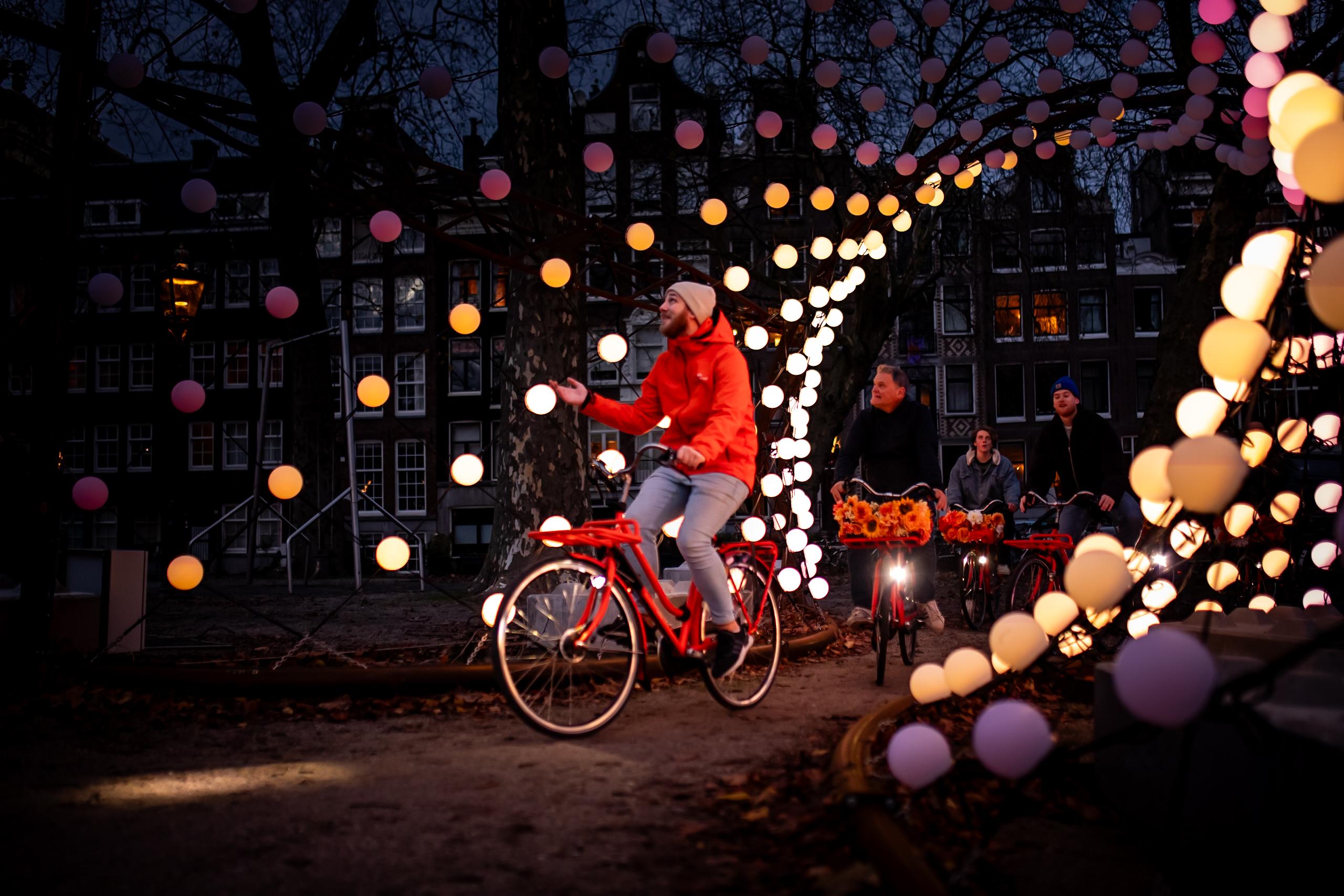 Amsterdam: Evening Lights Bike Tour with Guide – Amsterdam, Netherlands