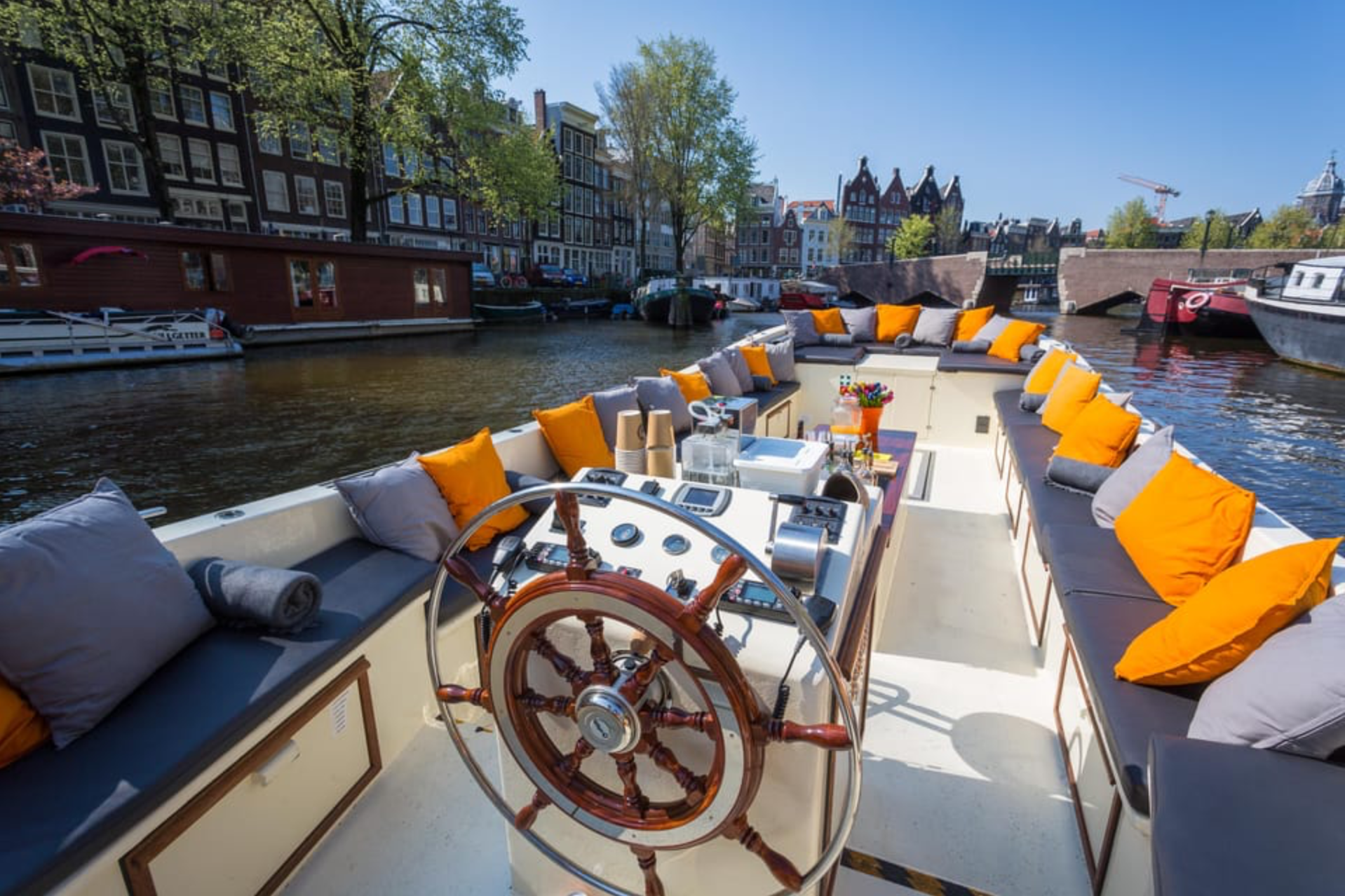 Amsterdam: German Canal Cruise with Unlimited Drinks Option – Amsterdam, Netherlands