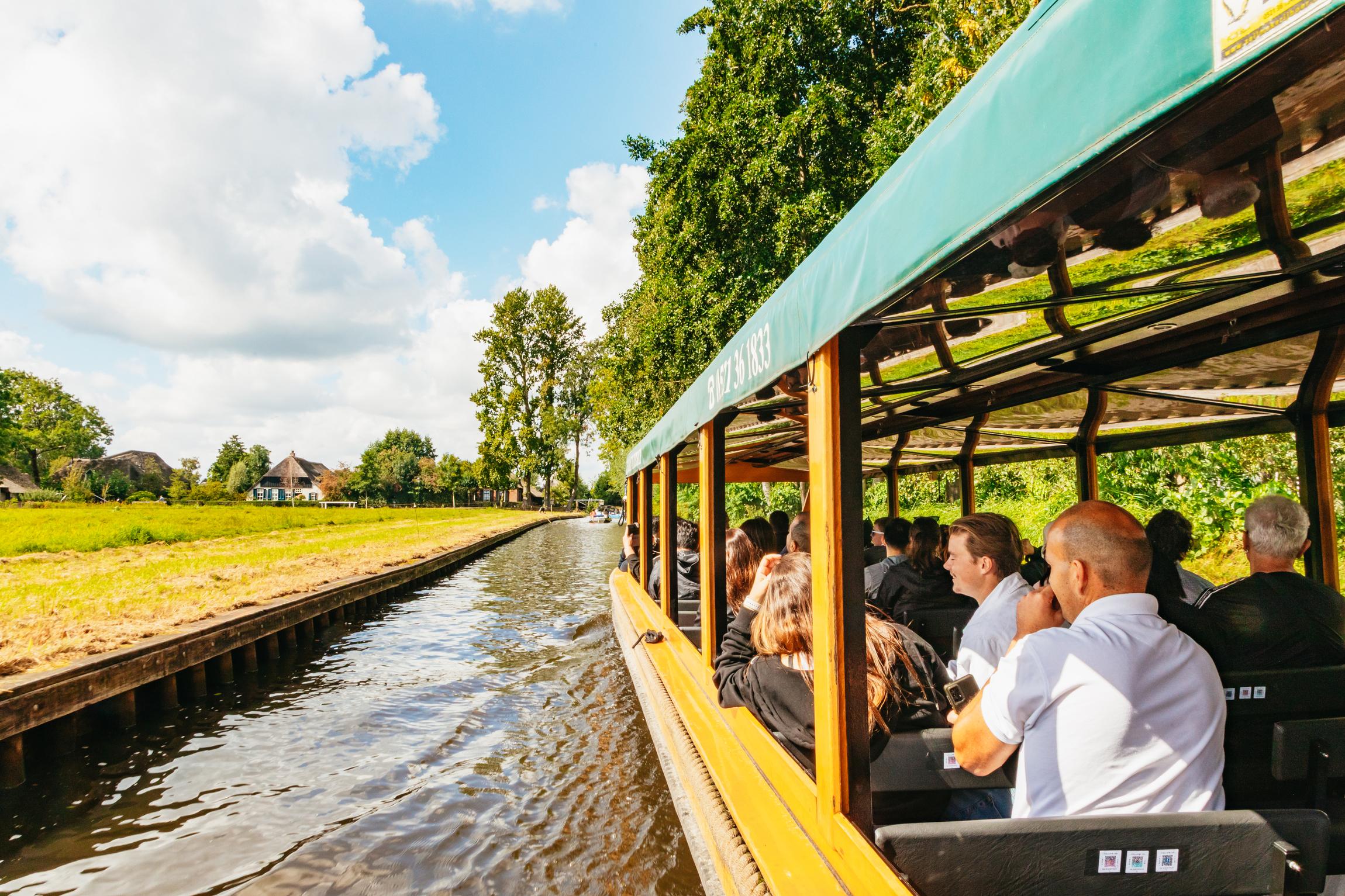 Amsterdam: Giethoorn Day Trip & Boat Cruise with Local Guide – Amsterdam, Netherlands