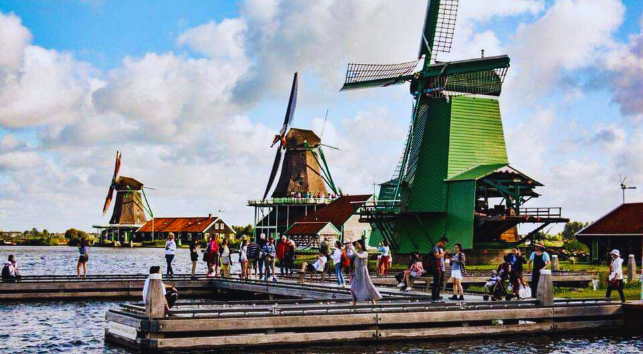 Amsterdam: Giethoorn and Zaanse Schans Windmills Day Tour – Den Oever, Netherlands