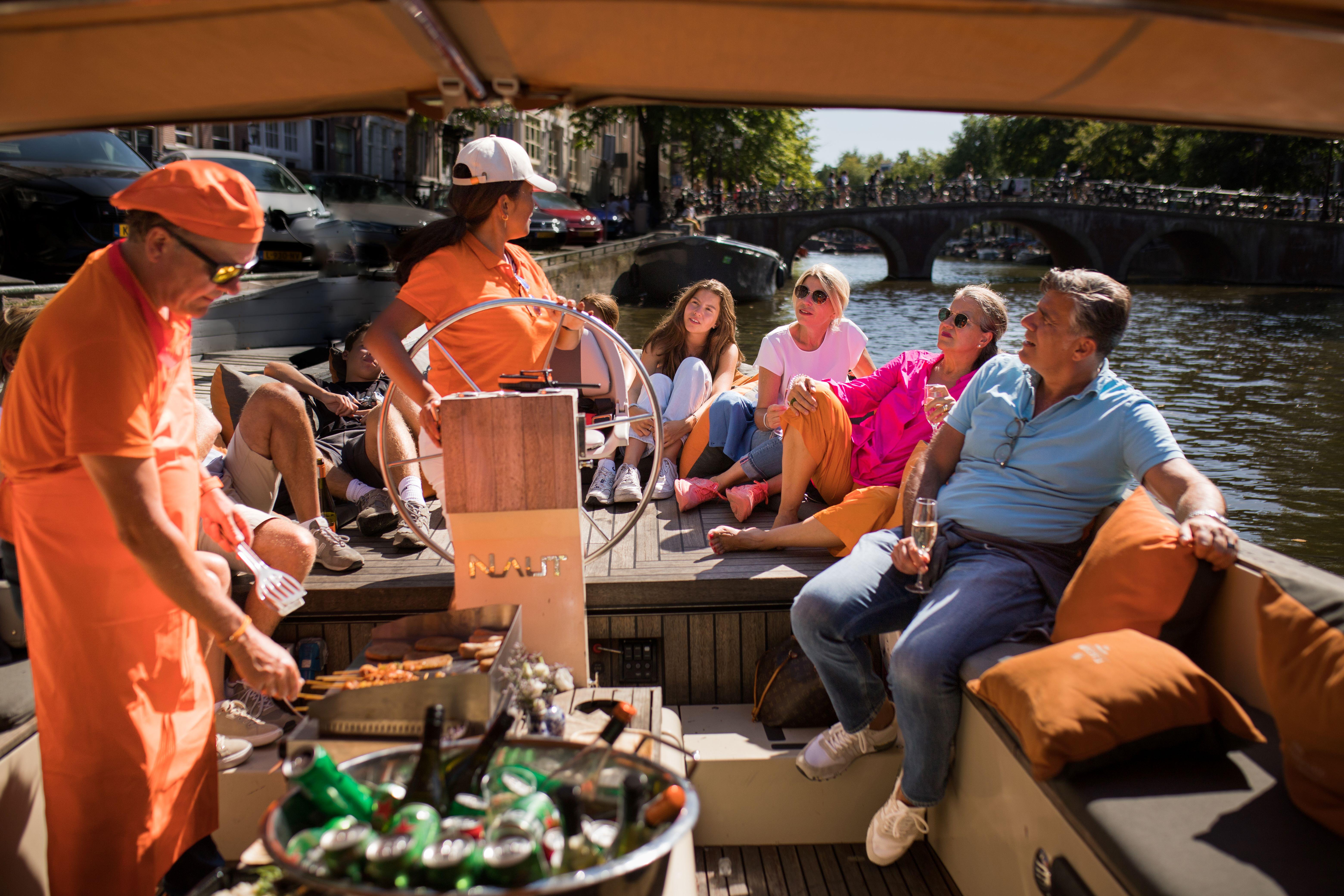 Amsterdam: Private BBQ Cruise with Personal Chef & Drinks – Amsterdam, Netherlands