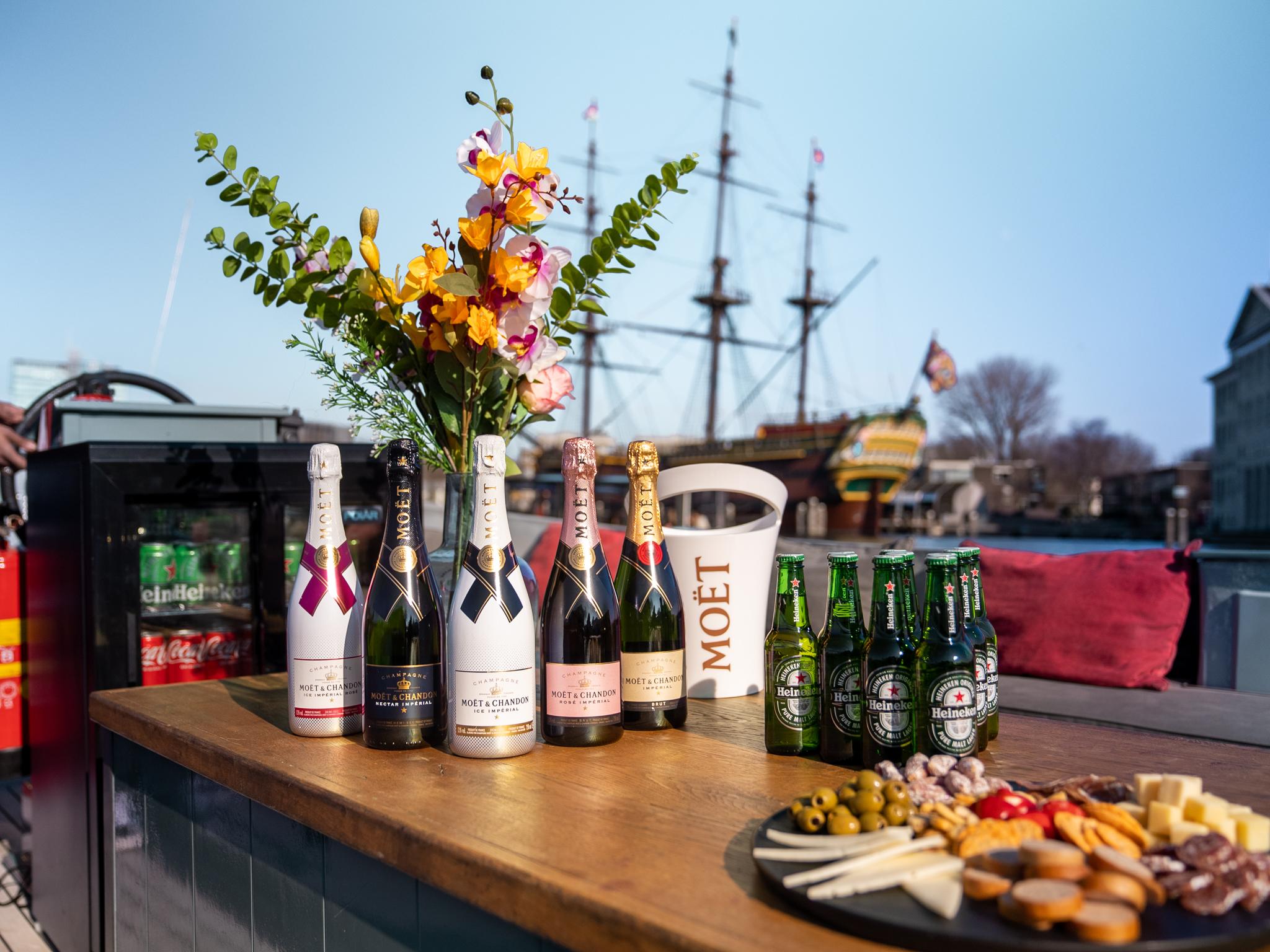 Amsterdam: Private Canal Cruise with Drinks and Snacks – Amsterdam, Netherlands