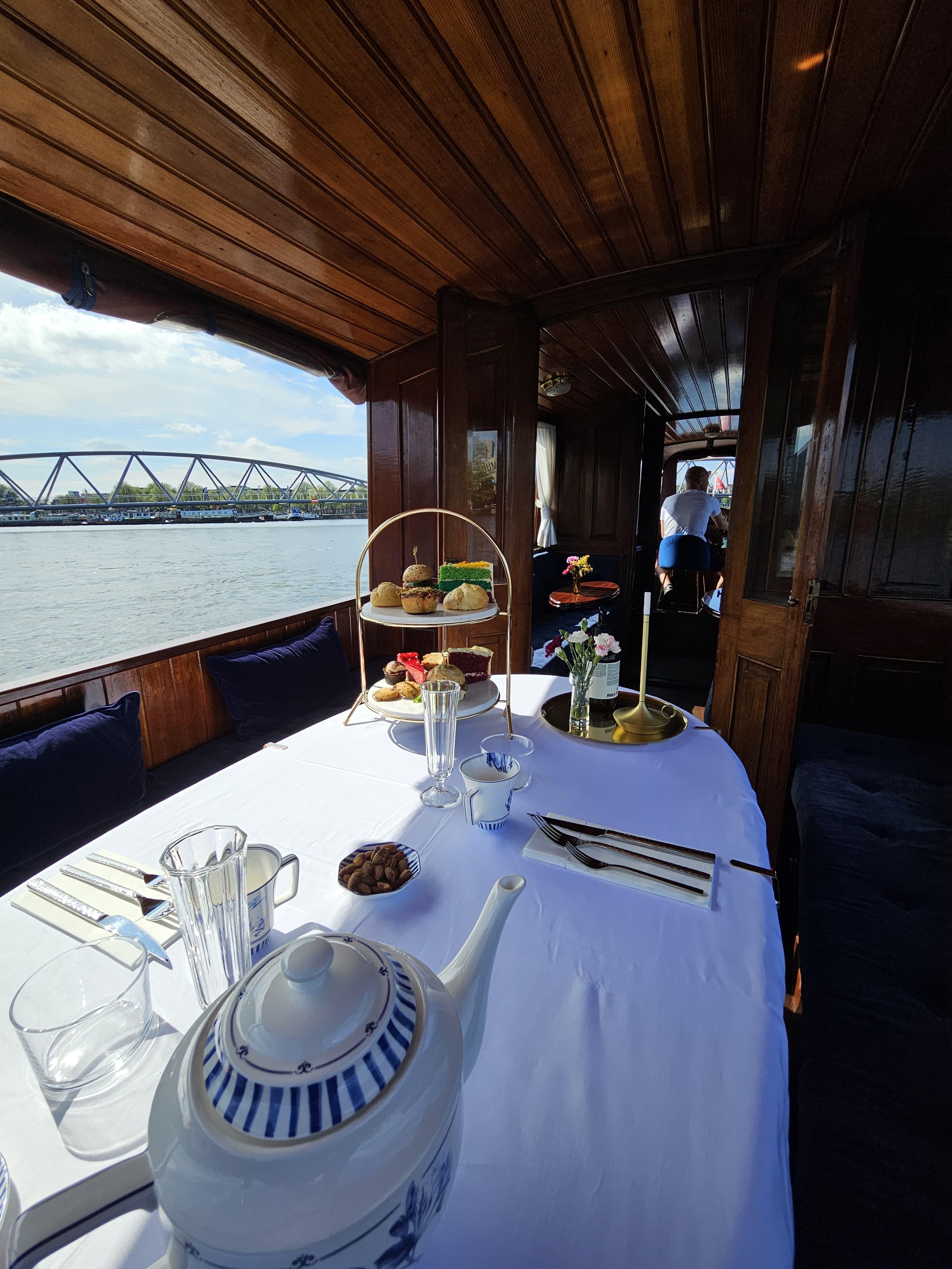 Amsterdam: Private Dinner Cruise on a Luxury Saloon Boat – Amsterdam, Netherlands