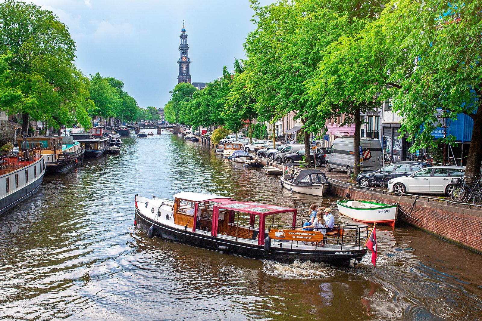 Amsterdam: Small-Group Canal Cruise incl. Drinks and Snacks – Amsterdam, Netherlands
