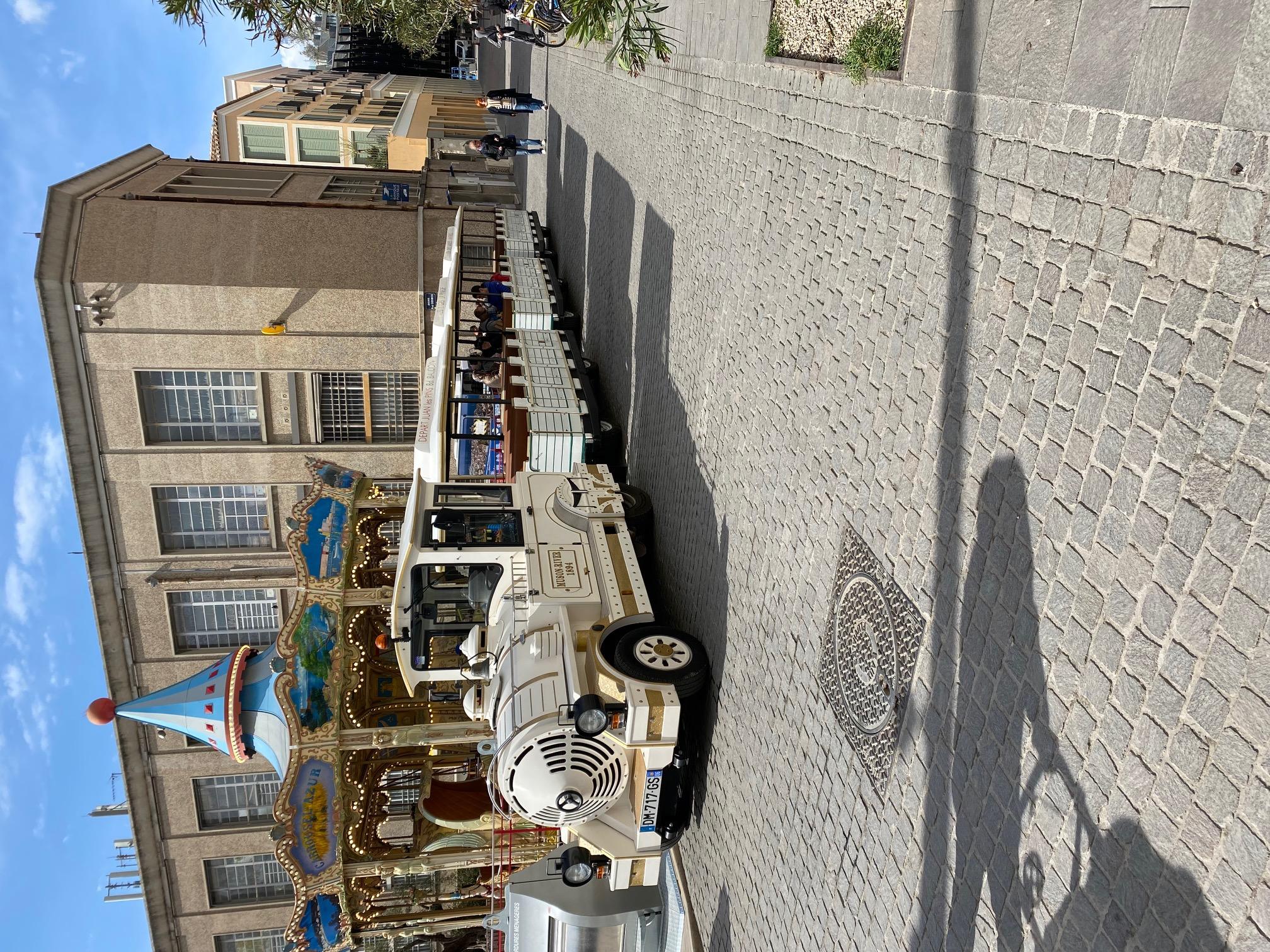 Antibes: 2-Way Little Train of Antibes Tour to Juan-les-Pins – Antibes, France