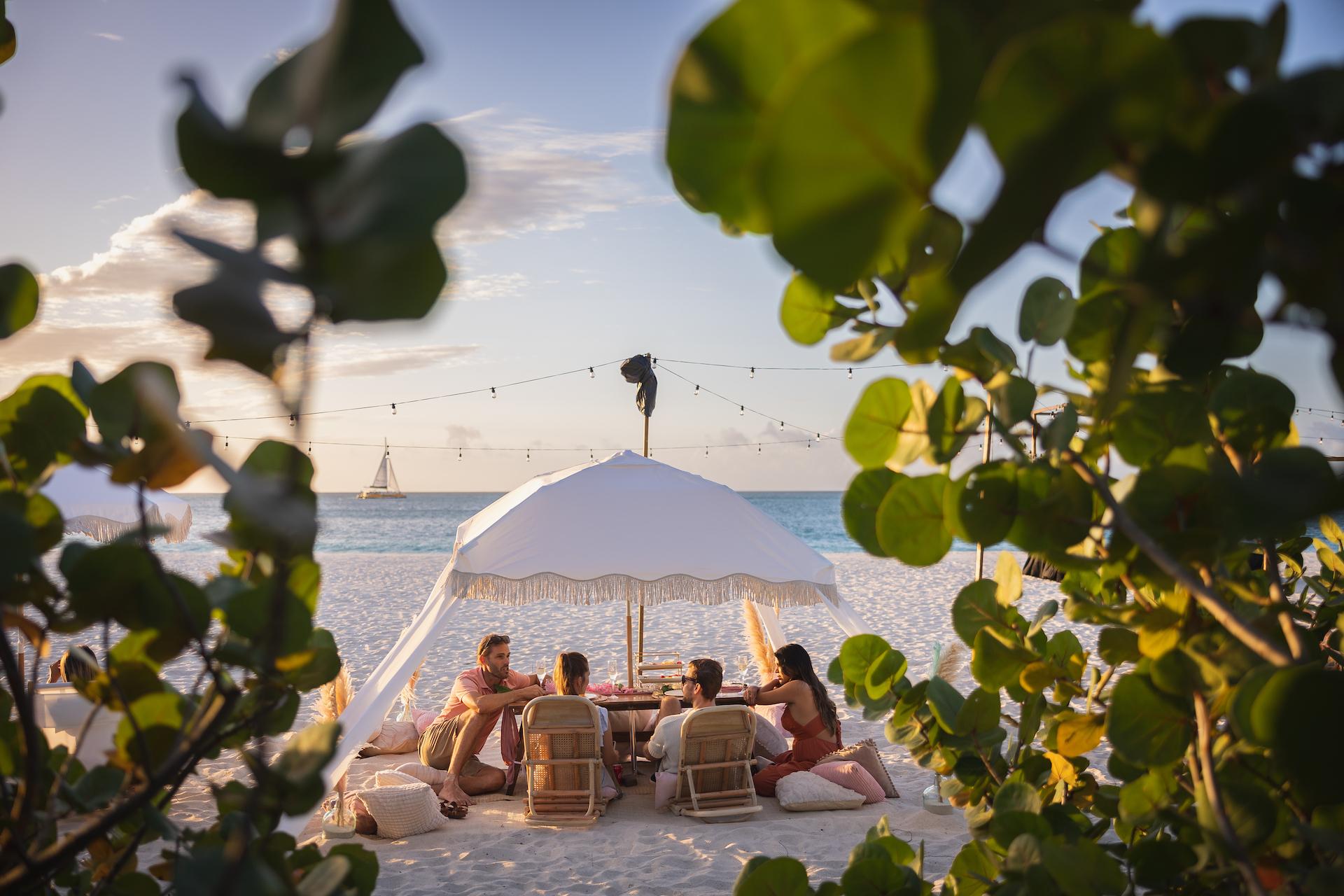 Aruba Eagle Beach: Romantic Sunset Picnic in a Luxury Cabana – Aruba