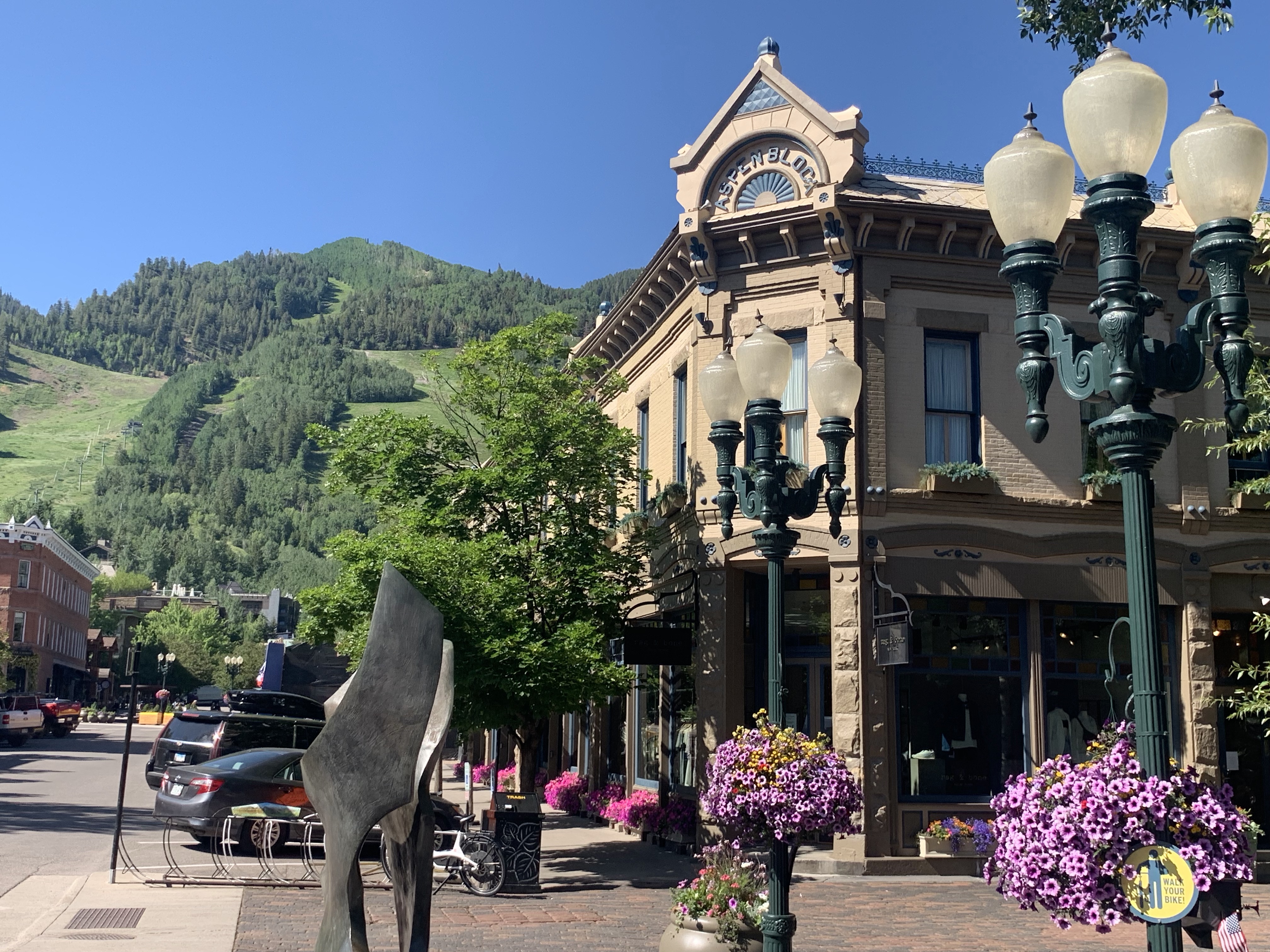 Aspen: City Highlights Walking Tour – Aspen, Colorado
