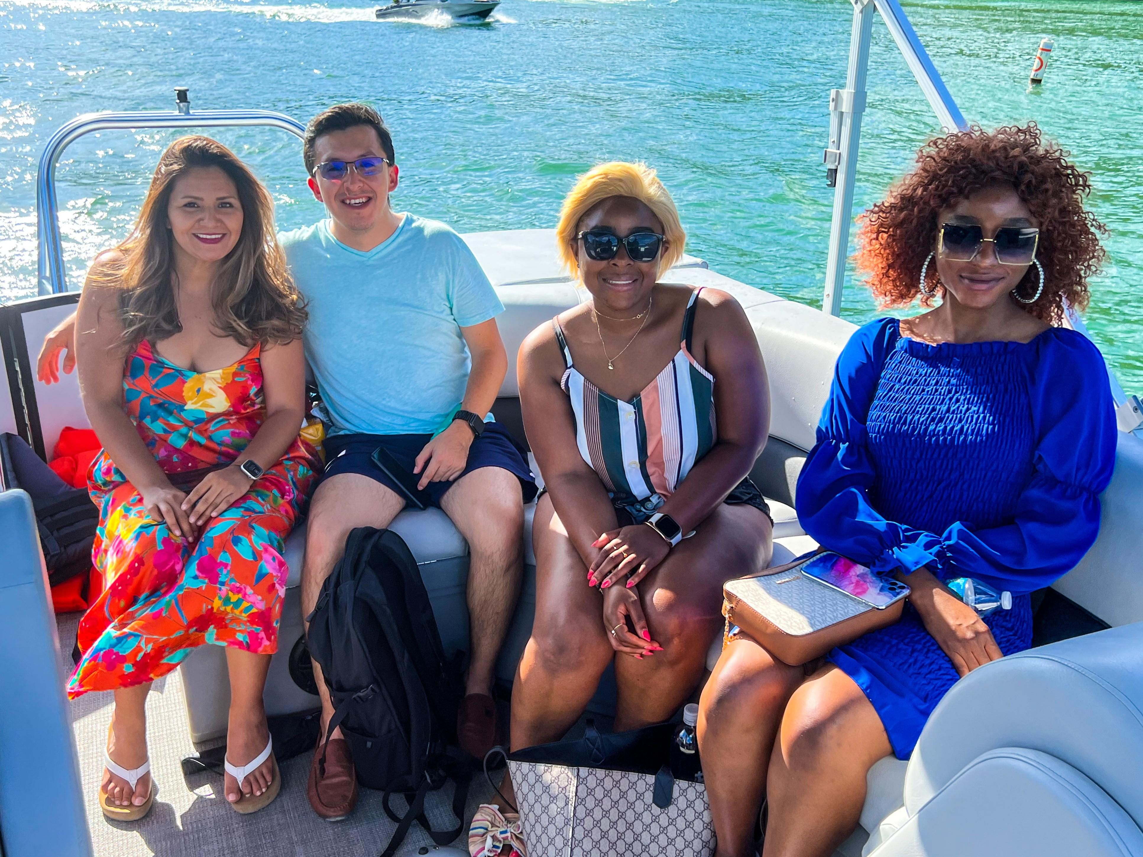 Austin: Lake Austin Guided Boat Tour with Full Sun Shading – Austin, Texas