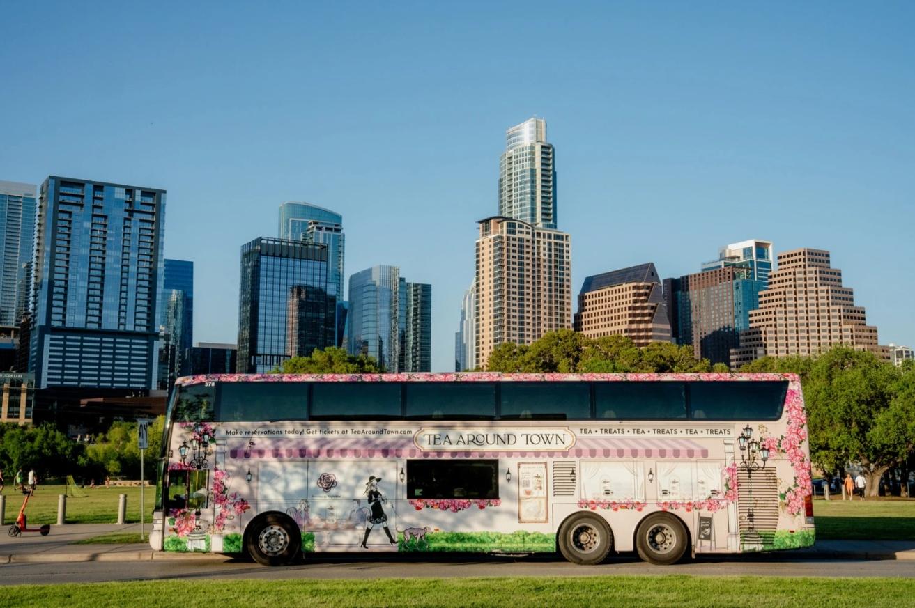 Austin: Tea Around Town Bus Tour with Live Music – Austin, Texas