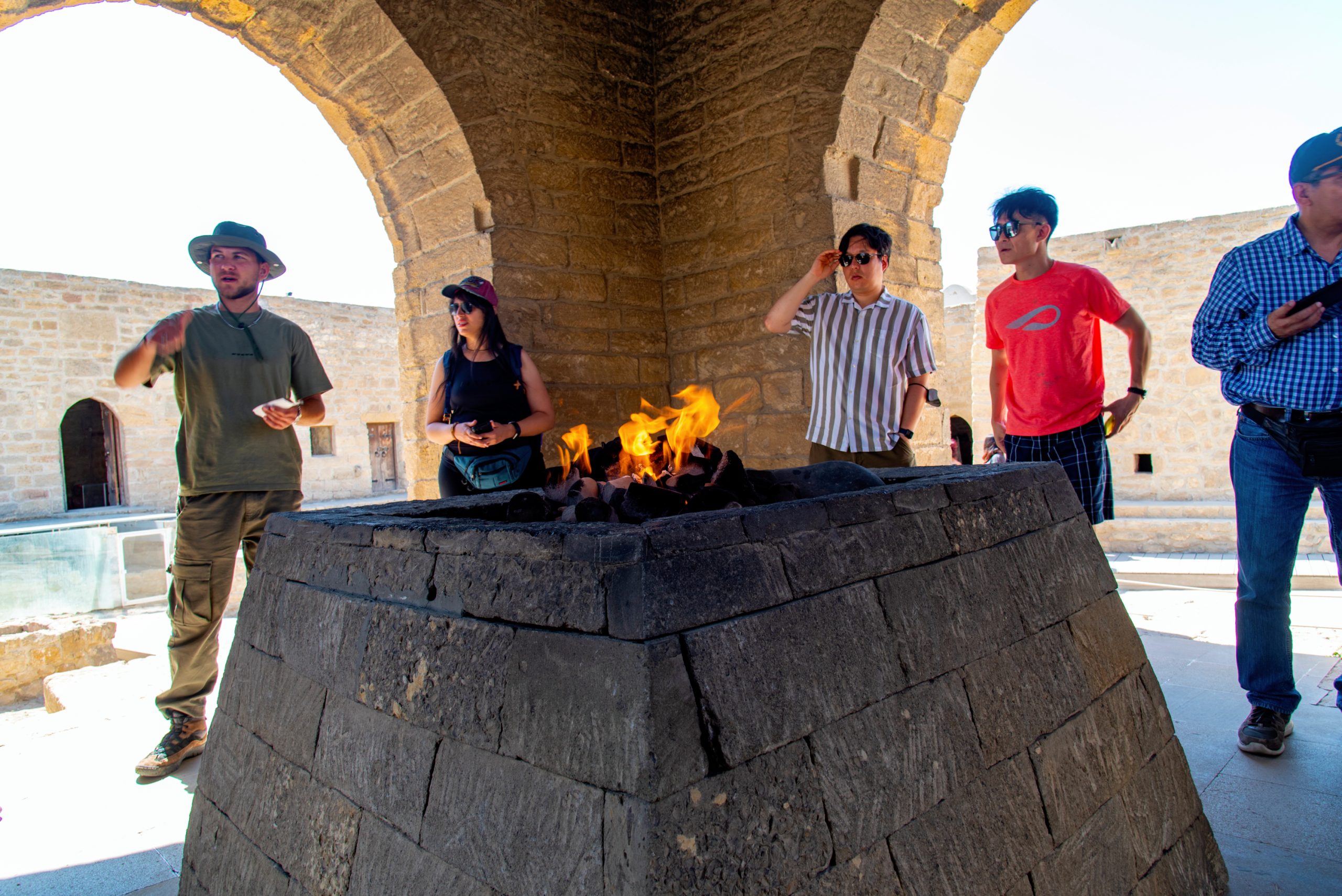 Baku: Atashgah Fire Temple & Burning Mountain Half-Day Tour – Azerbaijan