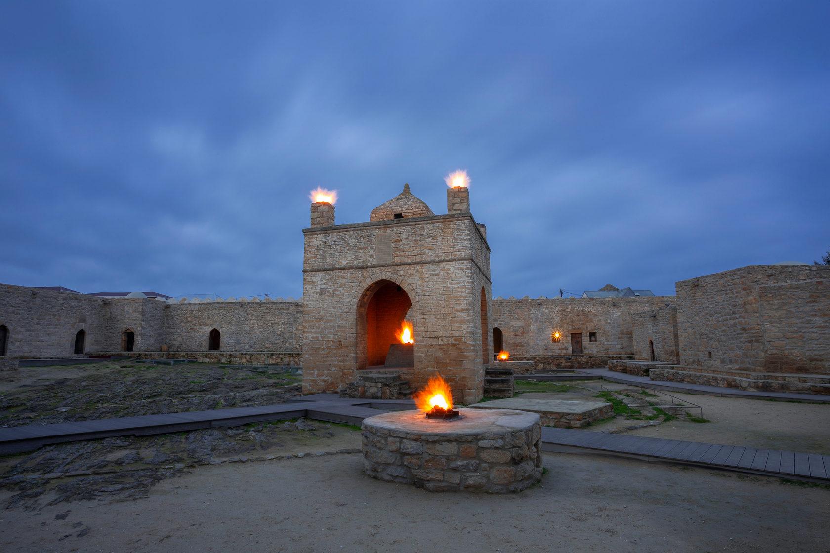 Baku: Atesgah Fire Temple, Yanar Dag, & Old City Guided Tour – Azerbaijan