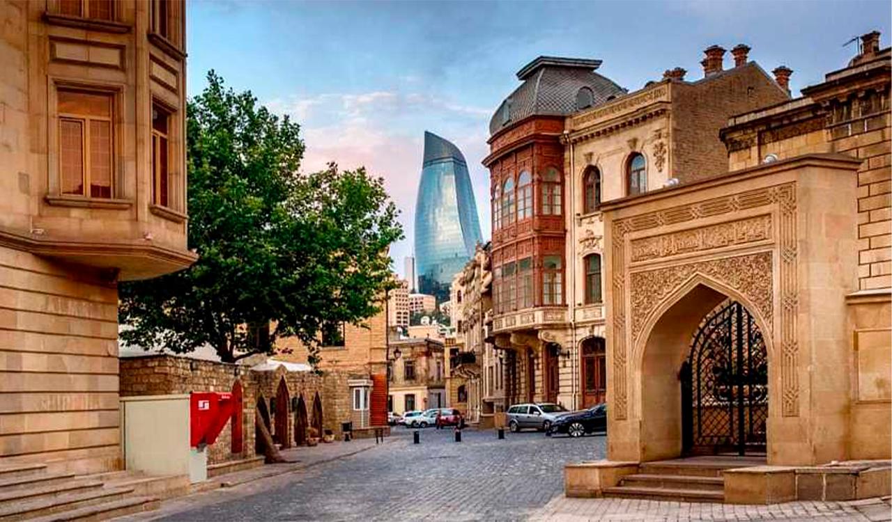 Baku: Discovery City Tour Culture, Architecture & Views – Azerbaijan