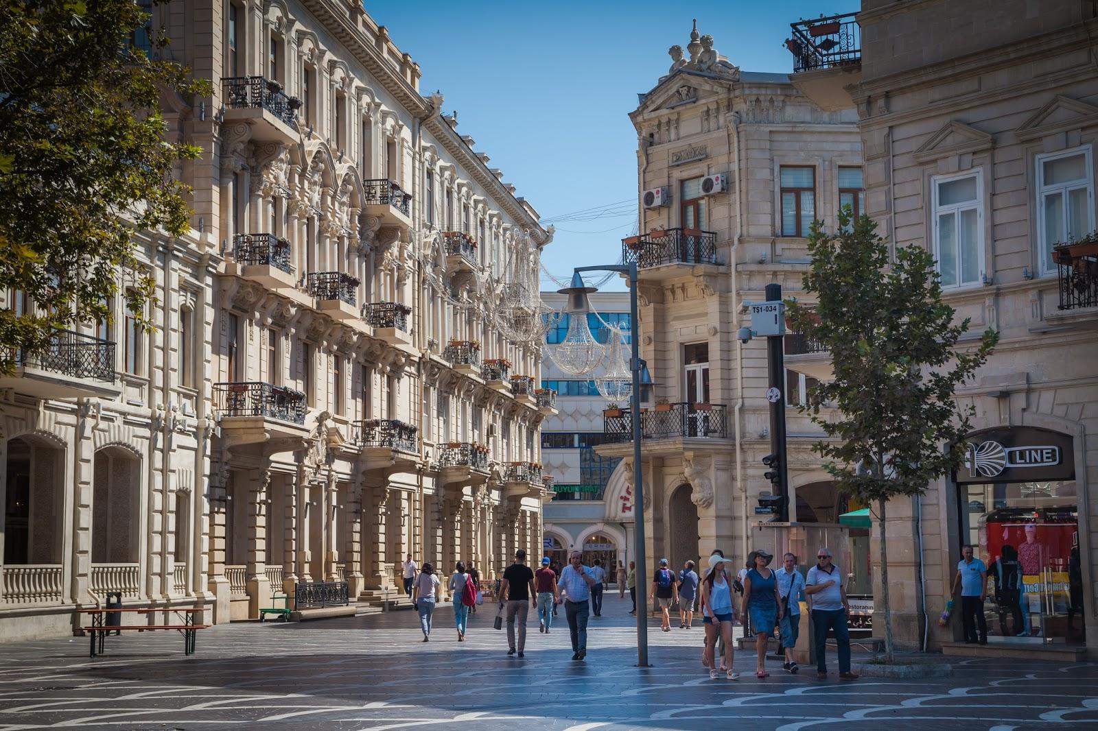 Baku: Downtown Walking Tour with Local Guide – Azerbaijan