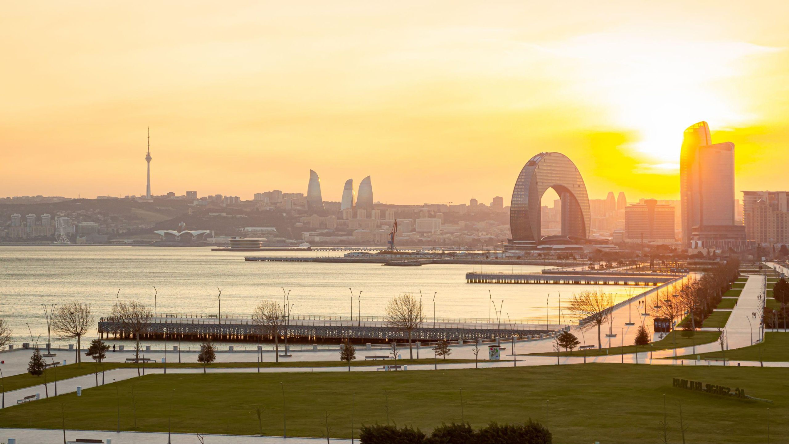 Baku: Morning Walking Tour with Local Guide – Azerbaijan