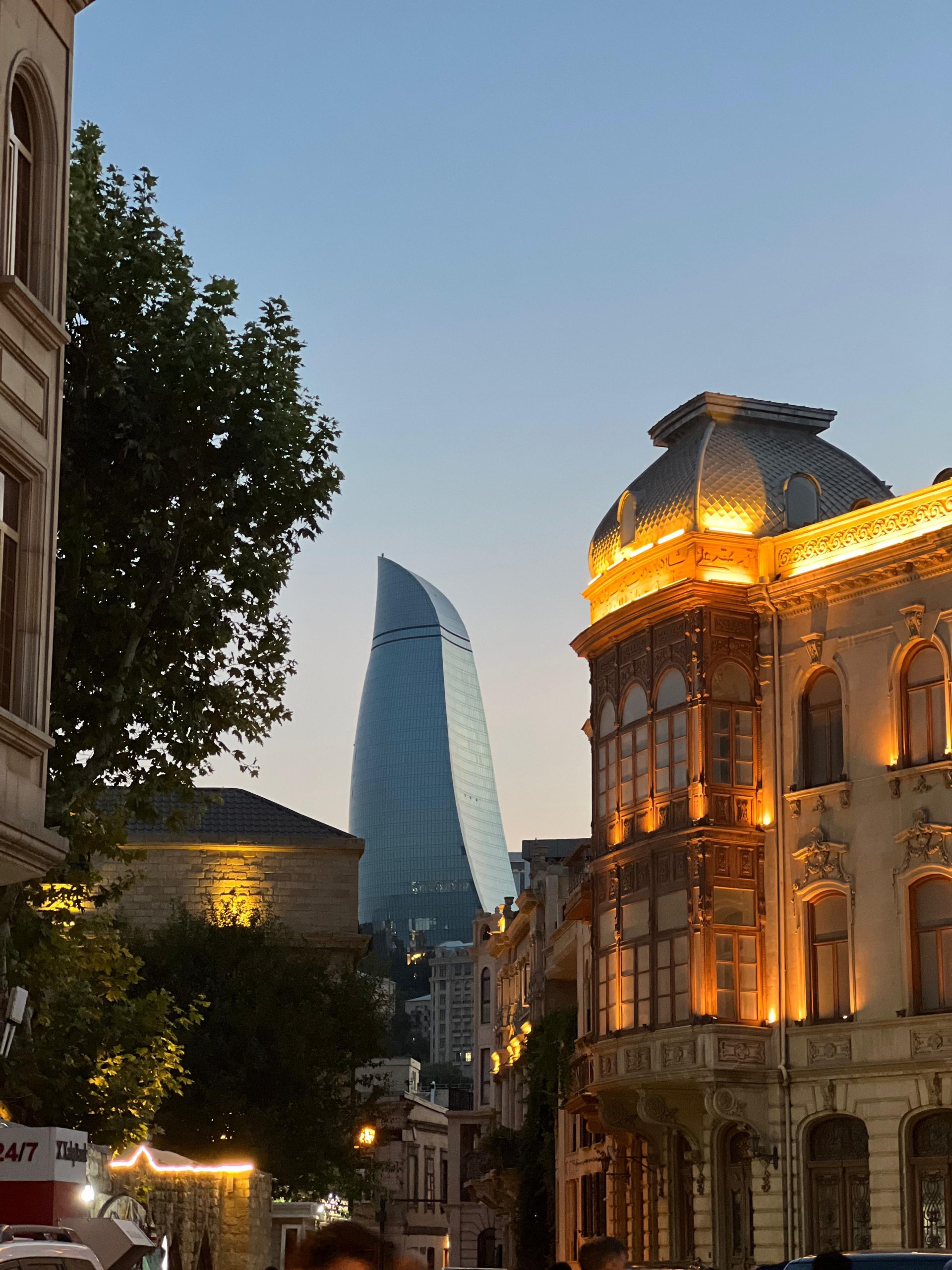 Baku: Night Panoramic Group Tour with Flame Towers 1 – Azerbaijan