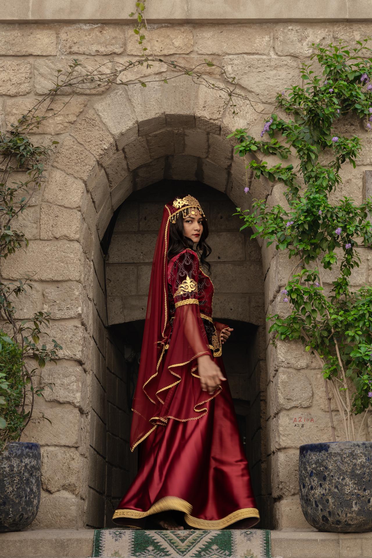 Baku: Old City Photoshoot With Colorful Traditional Dress – Azerbaijan