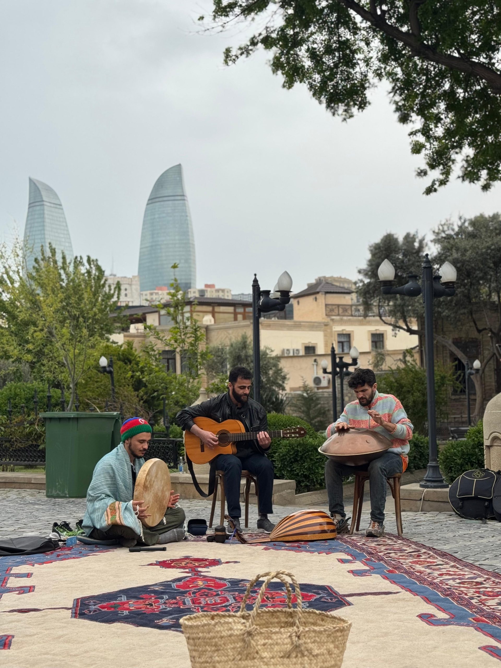 Baku: Old City Walking Tour incl. Azerbaijan Tea and Baklava – Azerbaijan