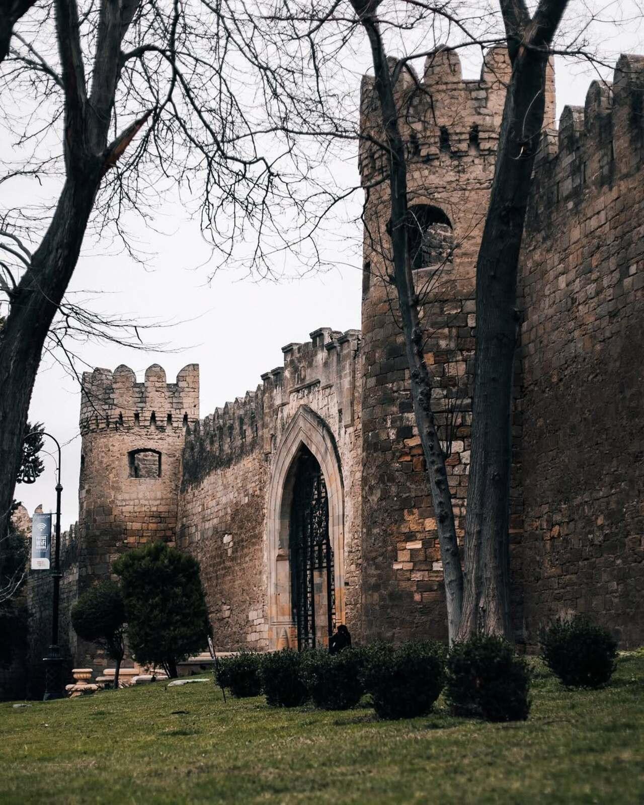 Baku: Old City Walking Tour with Live Music Performance – Azerbaijan