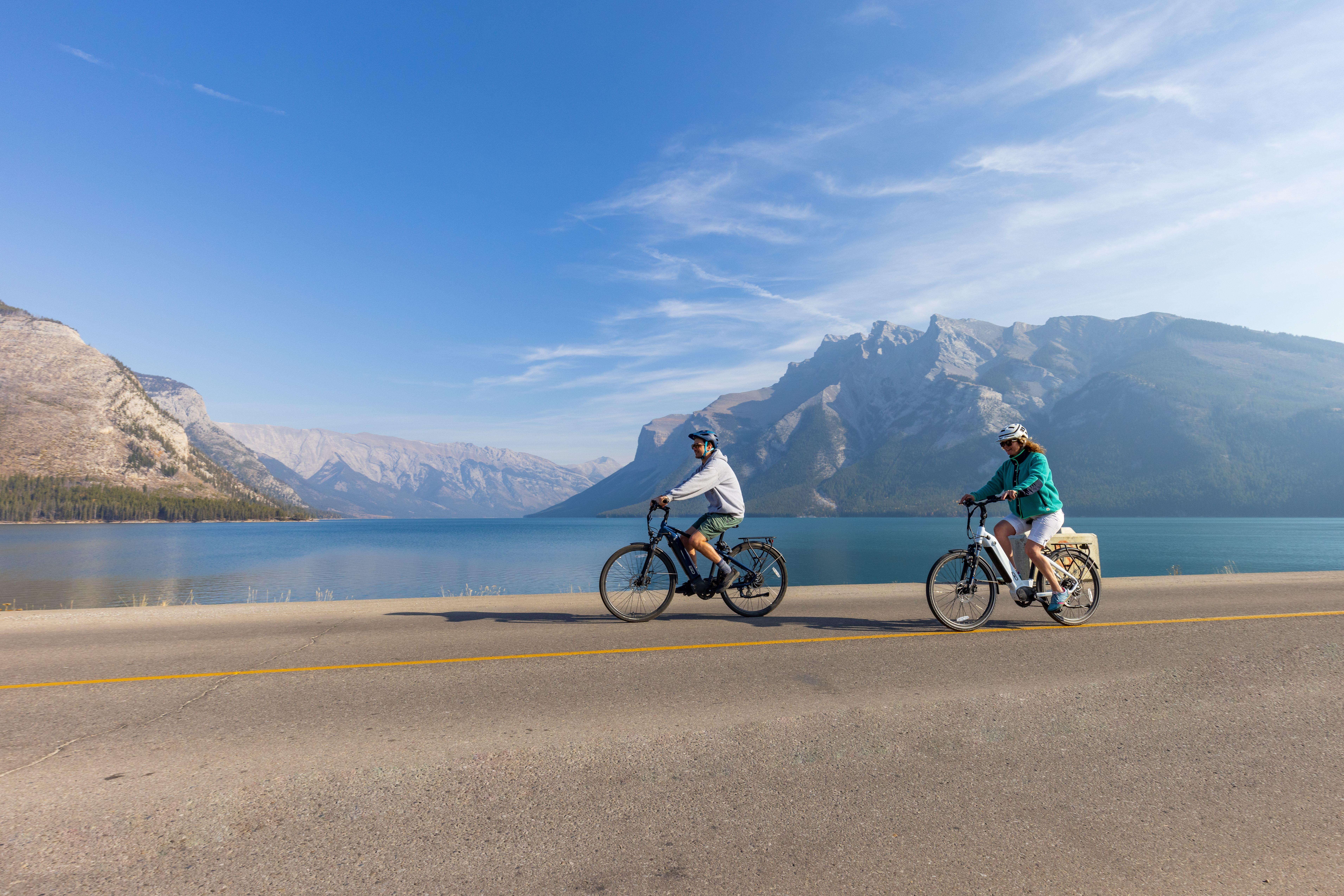 Banff: Mountain Lakeside Guided E-Bike Tour – Mount Rundle, Alberta, Canada